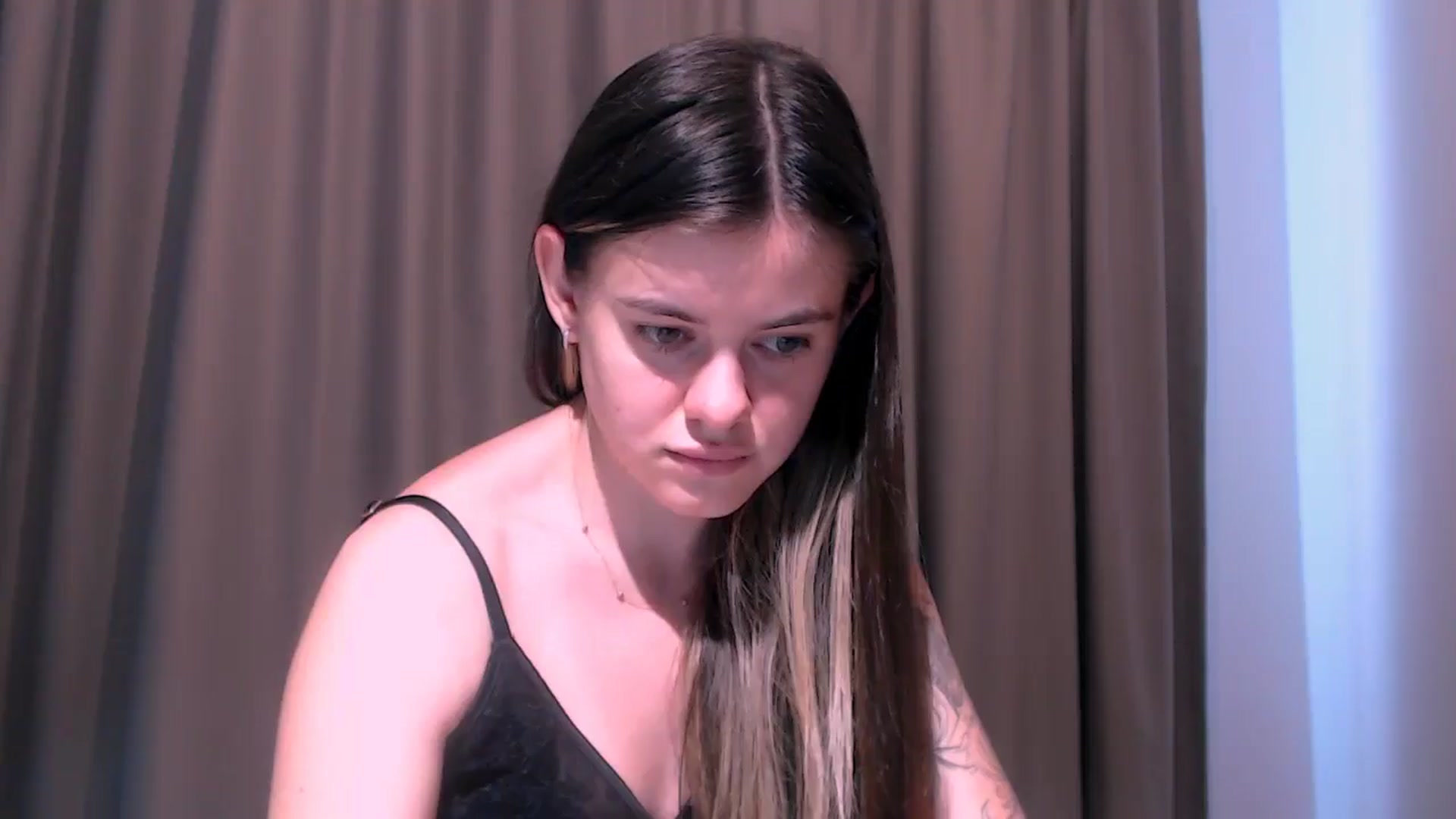 Gallery image thumbnail from ZoeMil's myfreecams stream on, 06/23/2025, 10:27 image 13 of 20