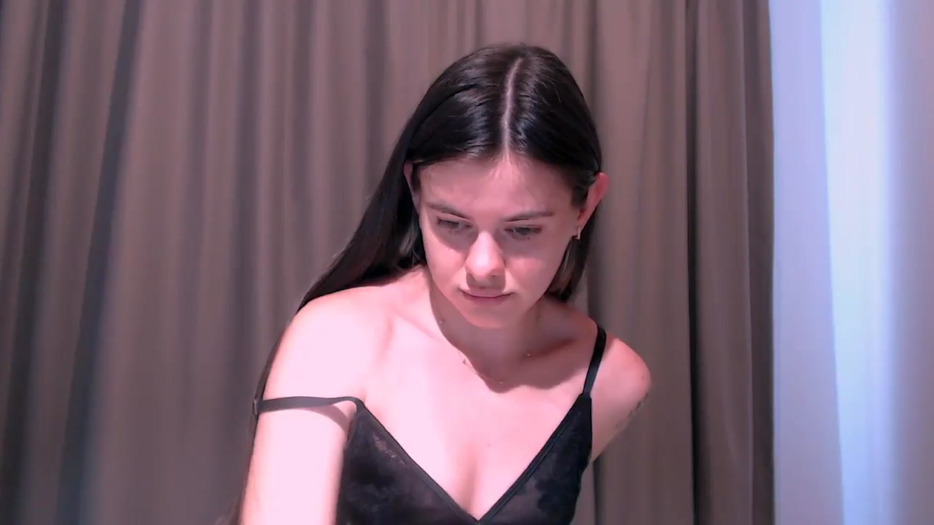 Gallery image thumbnail from ZoeMil's myfreecams stream on, 06/23/2025, 10:27 image 19 of 20