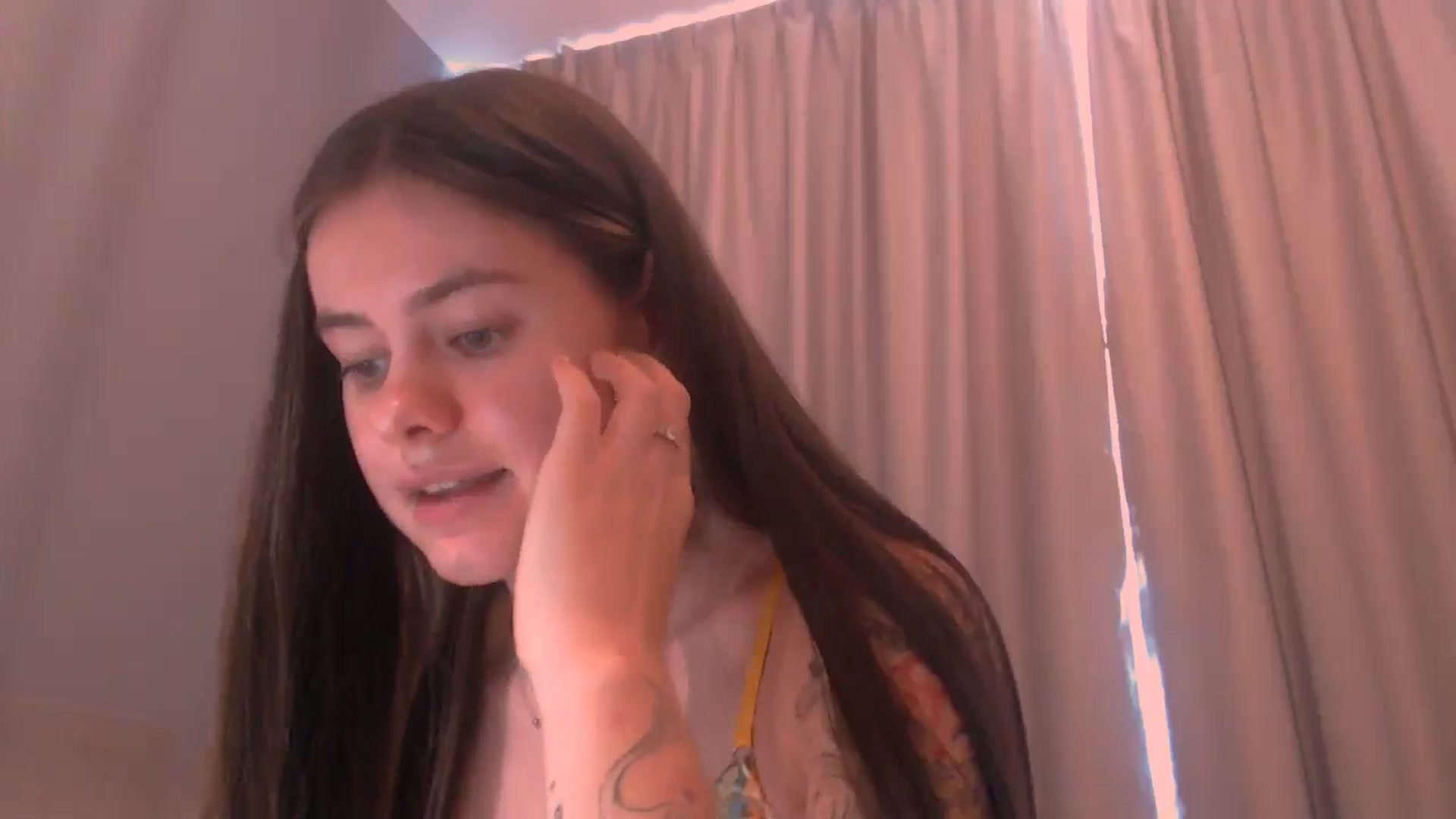 Gallery image thumbnail from ZoeMil's myfreecams stream on, 07/01/2025, 13:27 image 9 of 20
