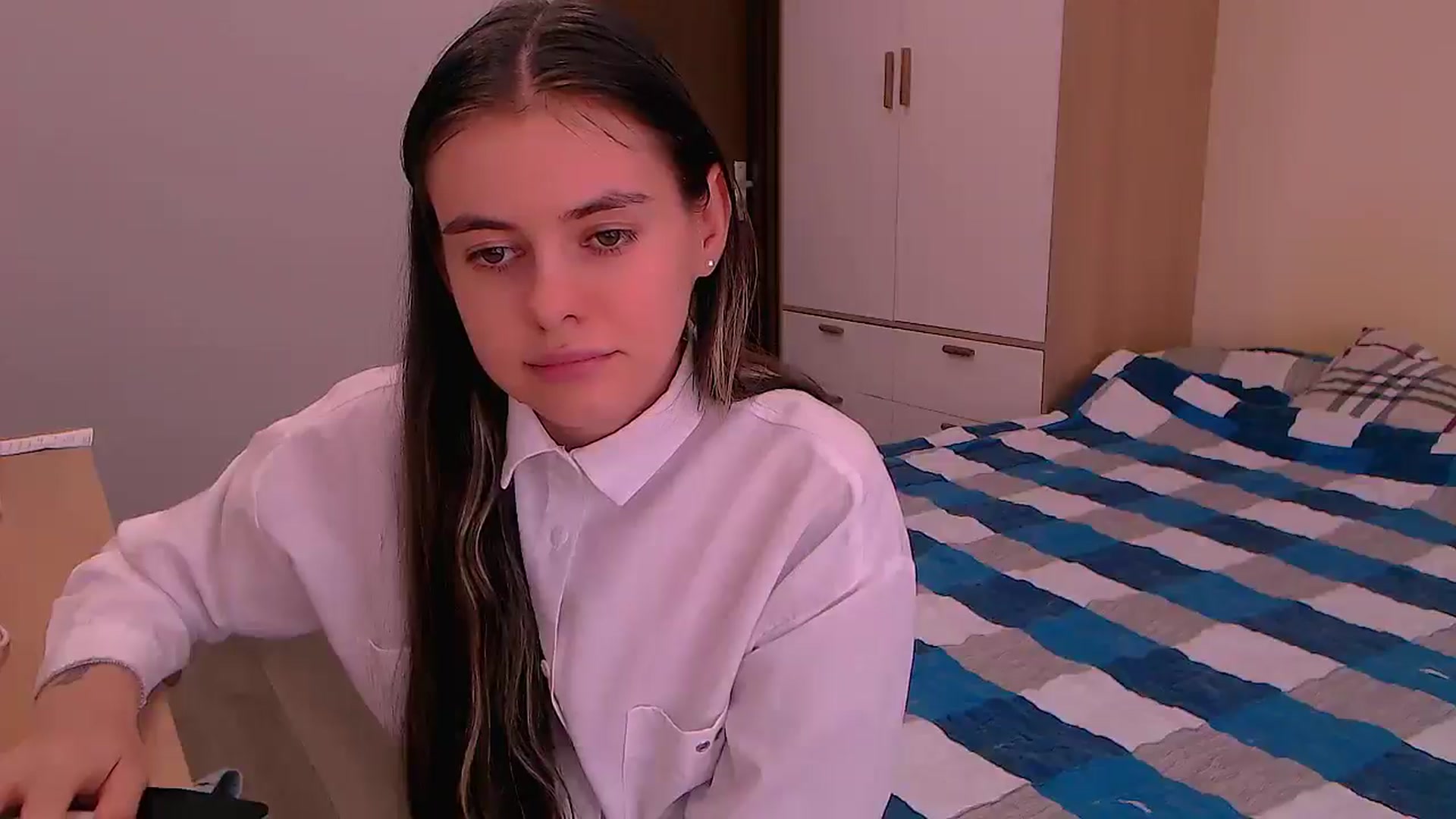 Gallery image thumbnail from ZoeMil's myfreecams stream on, 04/14/2026, 08:19 image 8 of 20