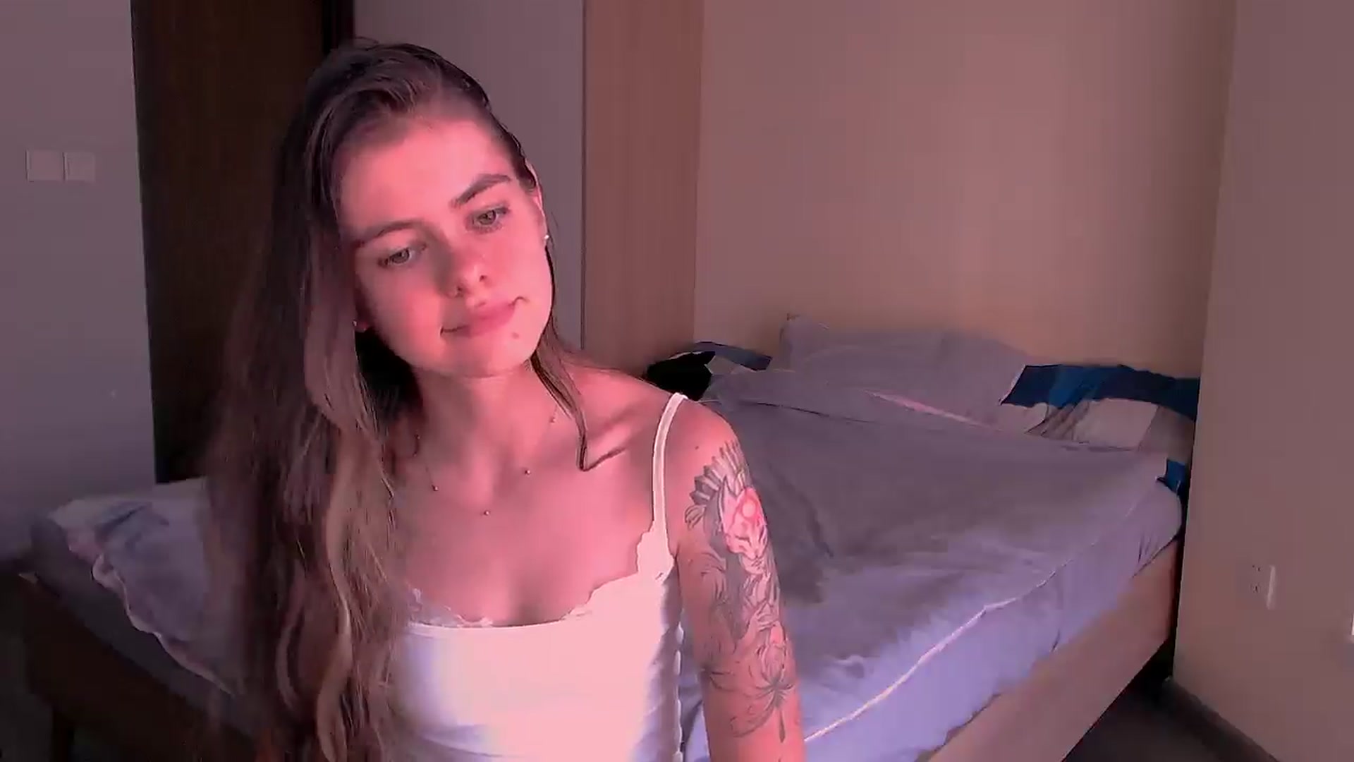 Gallery image thumbnail from ZoeMil's myfreecams stream on, 04/20/2026, 09:08 image 19 of 20