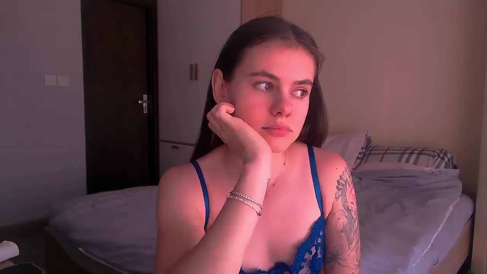 Gallery image thumbnail from ZoeMil's myfreecams stream on, 04/27/2026, 09:27 image 7 of 20