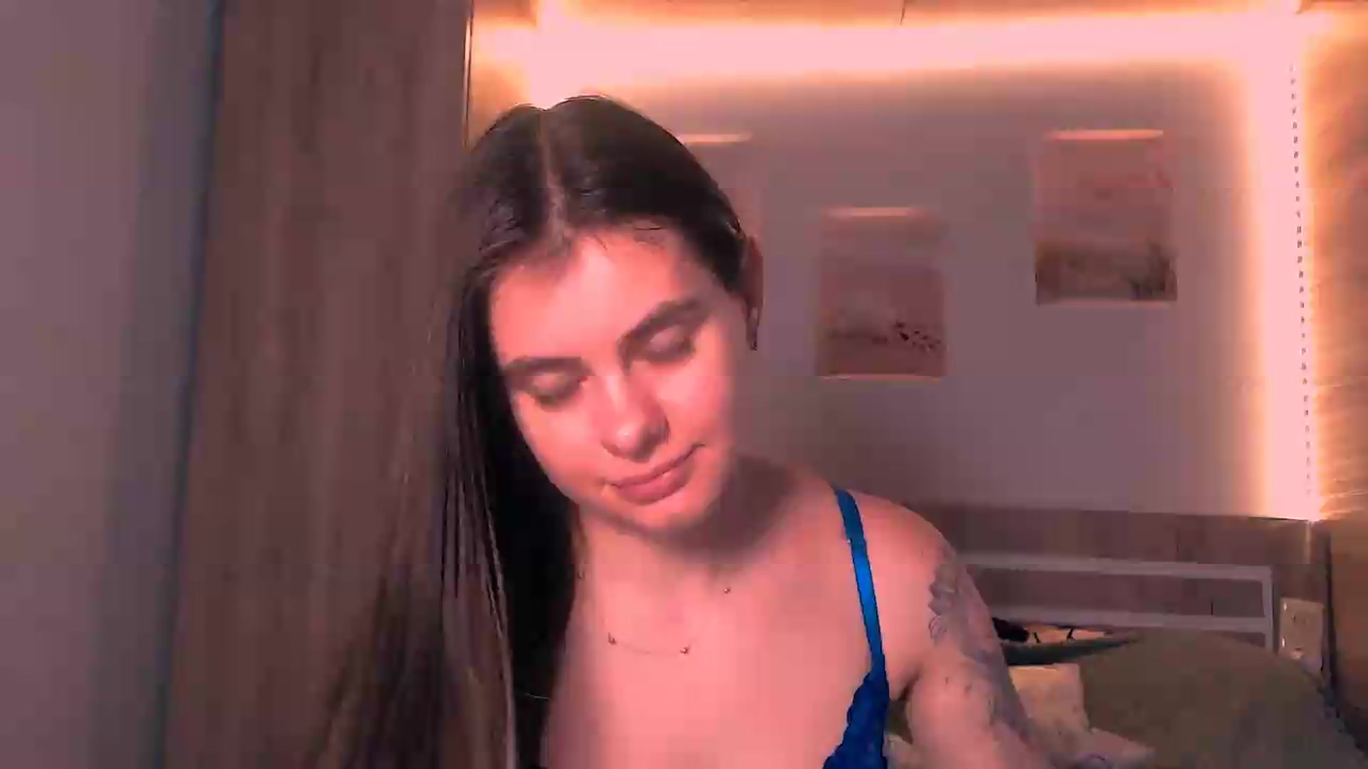 Gallery image thumbnail from ZoeMil's myfreecams stream on, 07/20/2026, 08:33 image 1 of 20
