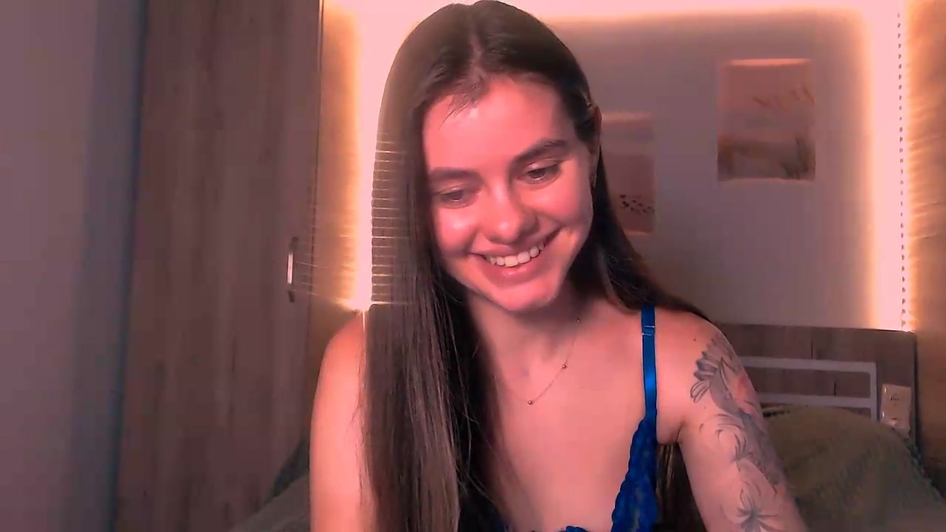 Gallery image thumbnail from ZoeMil's myfreecams stream on, 07/20/2026, 08:33 image 10 of 20