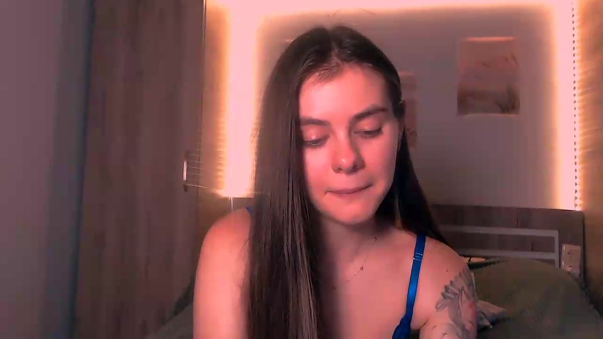 Gallery image thumbnail from ZoeMil's myfreecams stream on, 07/20/2026, 08:33 image 11 of 20