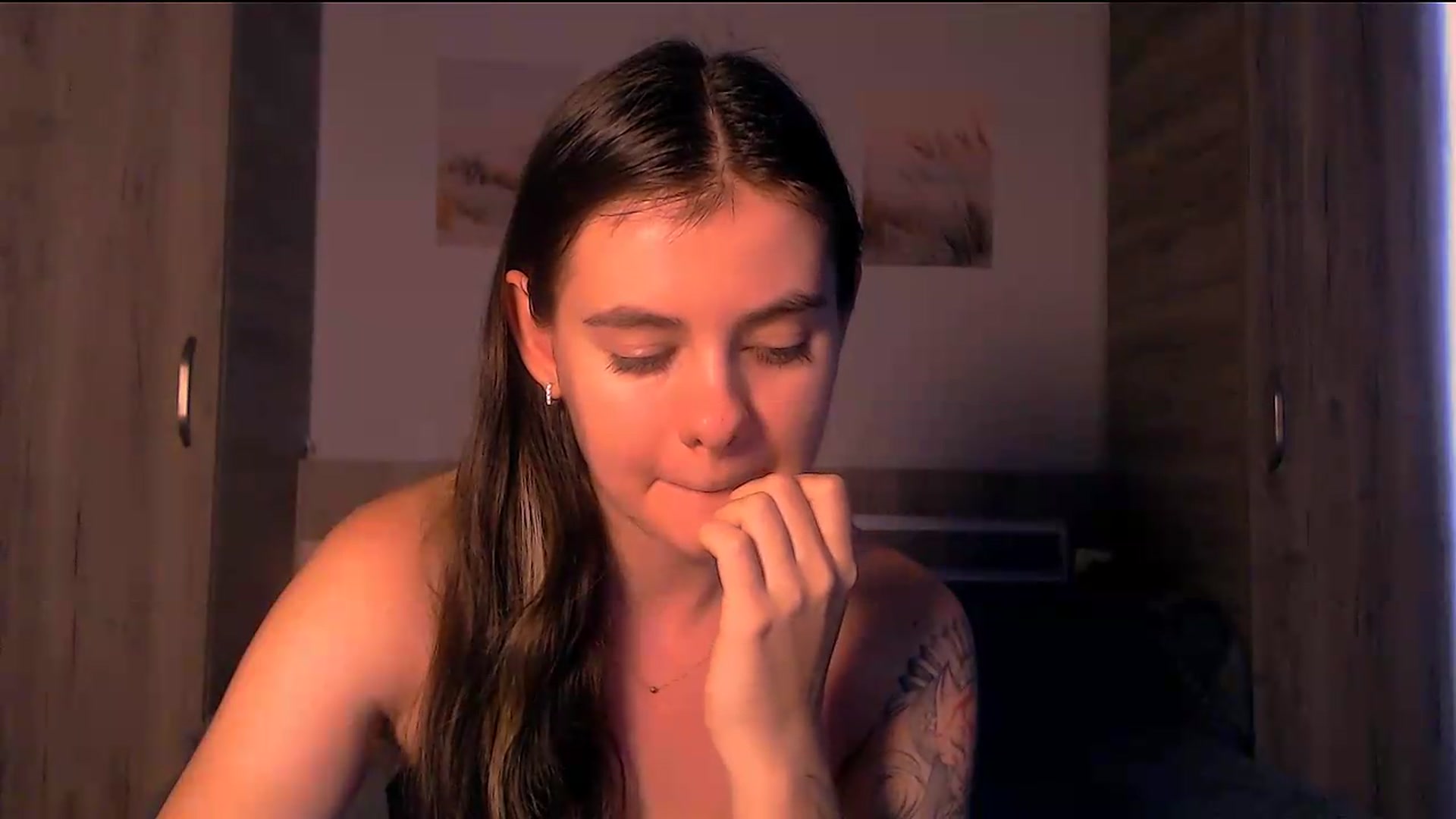 Gallery image thumbnail from ZoeMil's myfreecams stream on, 08/10/2026, 08:59 image 13 of 20