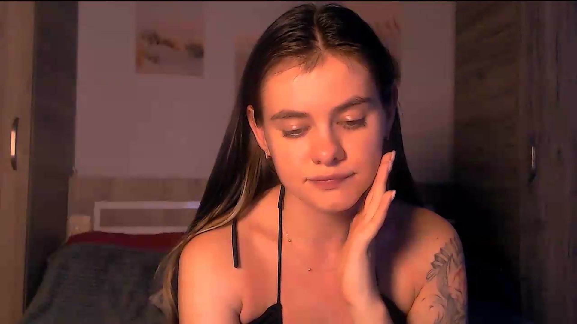 Gallery image thumbnail from ZoeMil's myfreecams stream on, 08/10/2026, 12:38 image 6 of 20
