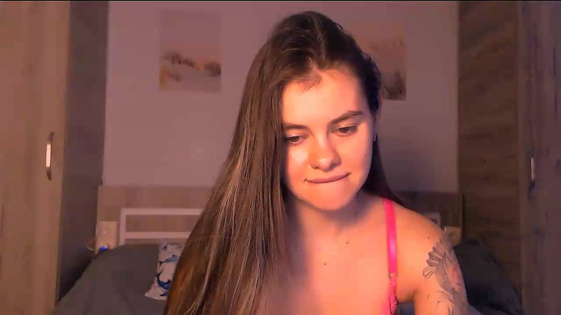 Gallery image thumbnail from ZoeMil's myfreecams stream on, 08/13/2026, 08:44 image 14 of 20