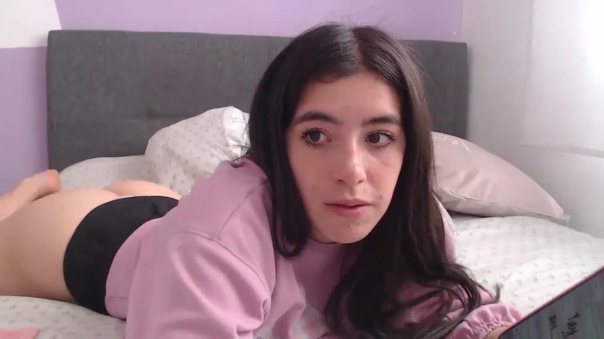 Gallery image thumbnail from Zoe_mill3r's myfreecams stream on, 11/15/2023, 20:07 image 17 of 20