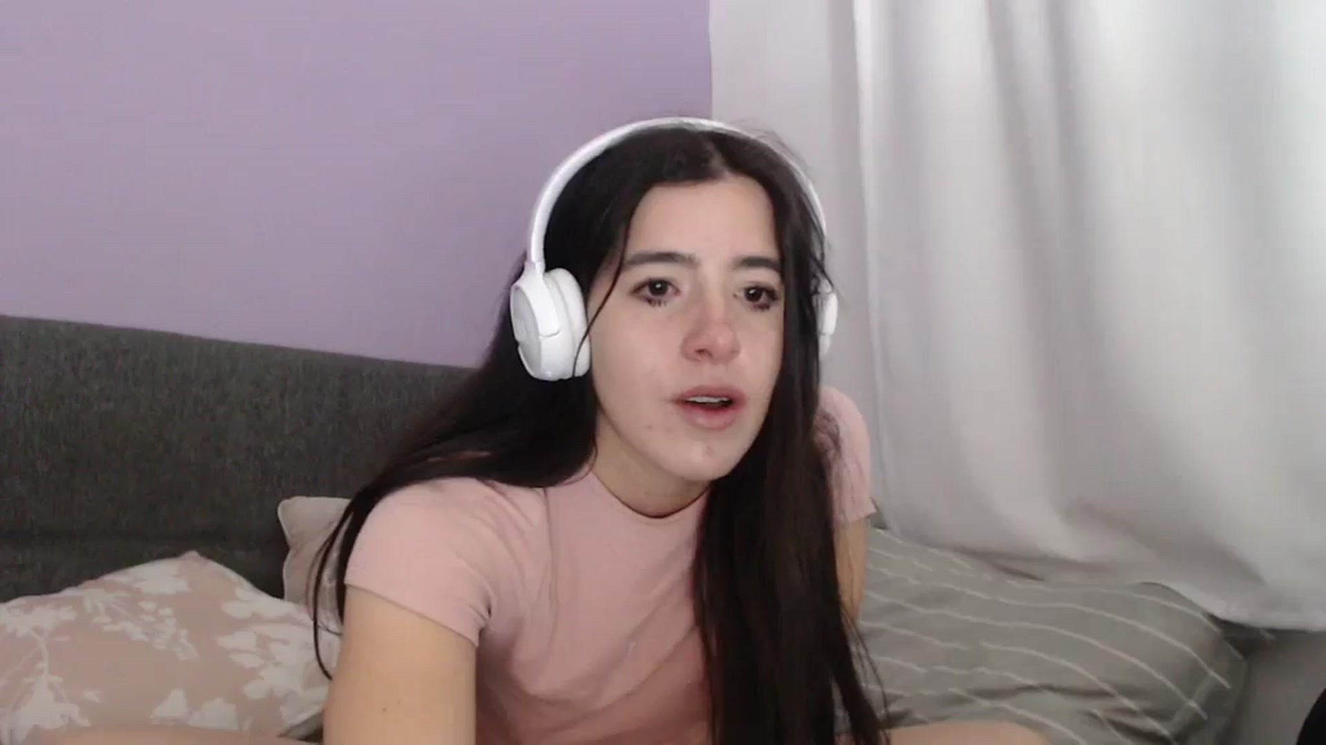 Gallery image thumbnail from Zoe_mill3r's myfreecams stream on, 12/08/2023, 09:37 image 19 of 20