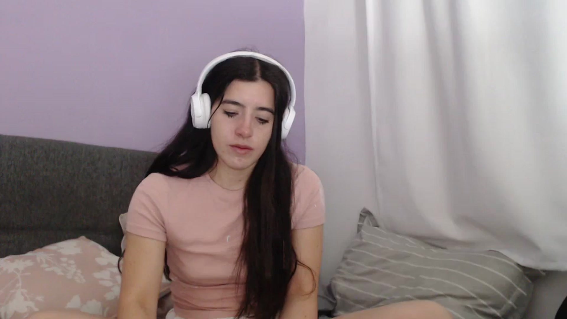 Gallery image thumbnail from Zoe_mill3r's myfreecams stream on, 12/08/2023, 09:37 image 17 of 20