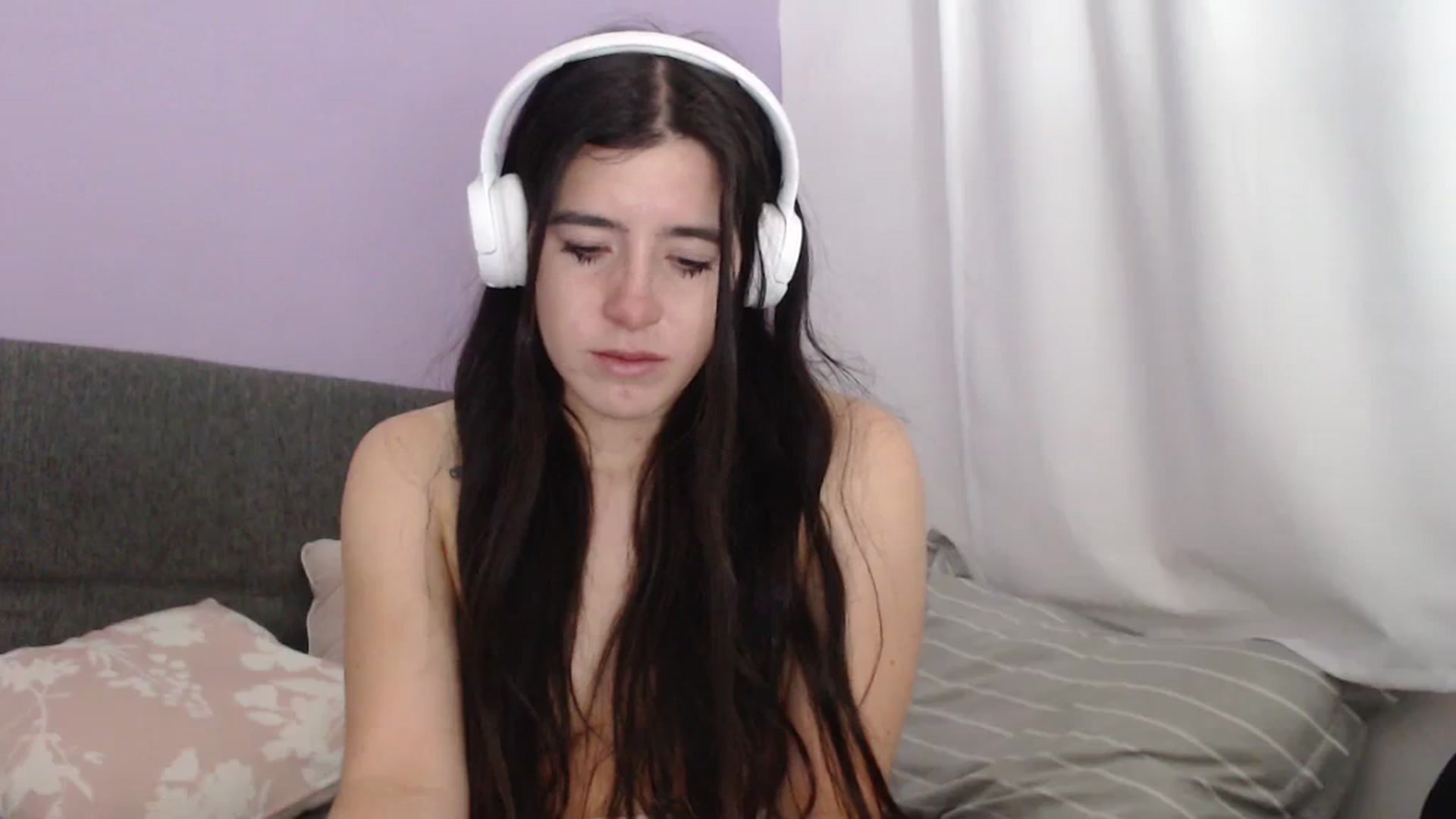 Gallery image thumbnail from Zoe_mill3r's myfreecams stream on, 12/08/2023, 09:37 image 5 of 20