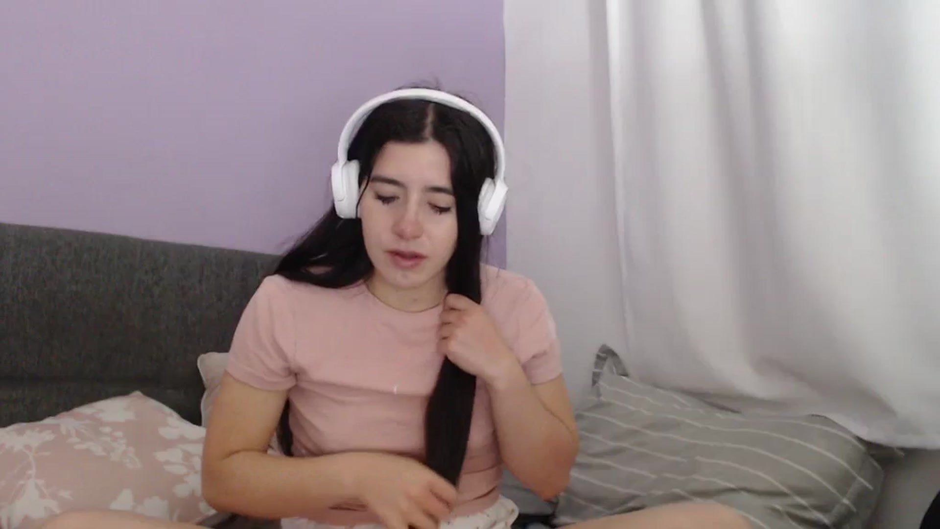 Gallery image thumbnail from Zoe_mill3r's myfreecams stream on, 12/08/2023, 09:37 image 15 of 20