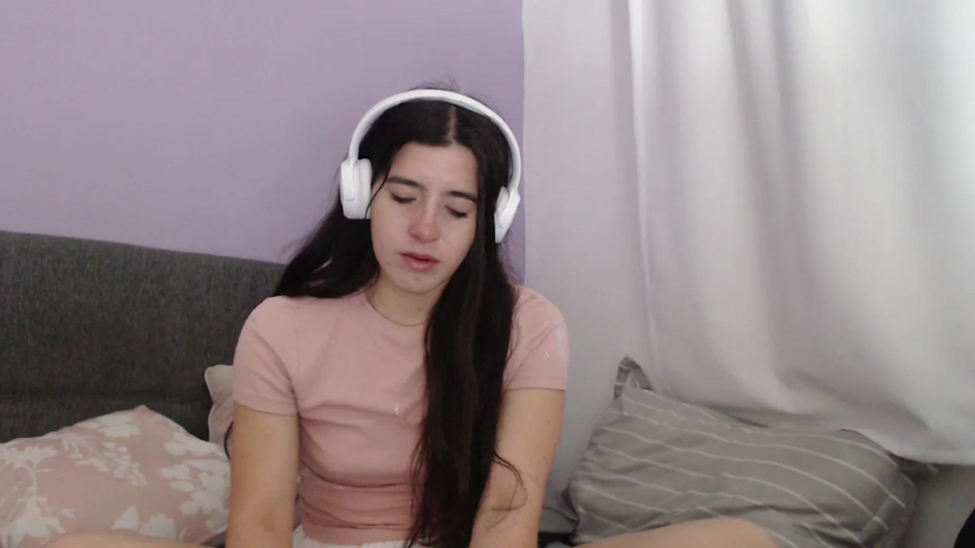 Gallery image thumbnail from Zoe_mill3r's myfreecams stream on, 12/08/2023, 09:37 image 16 of 20