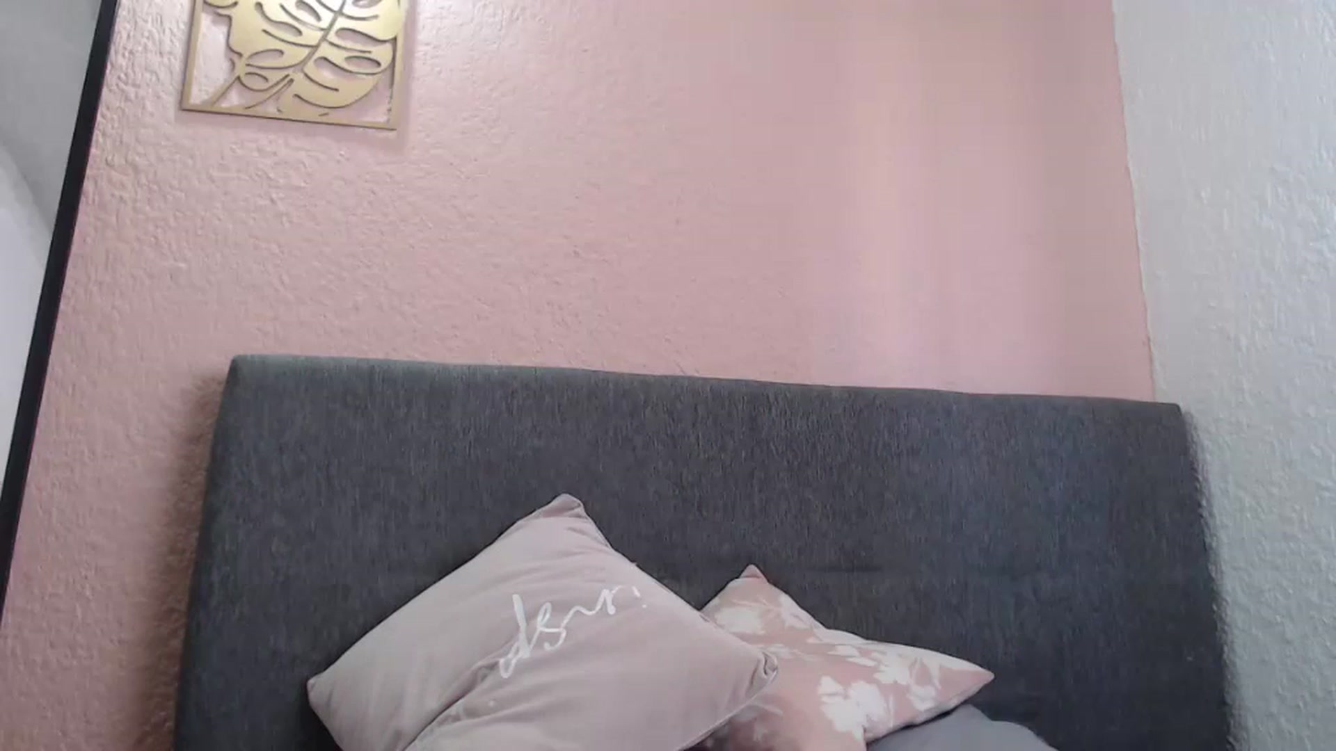 Gallery image thumbnail from Zoe_mill3r's myfreecams stream on, 12/24/2023, 12:11 image 16 of 20