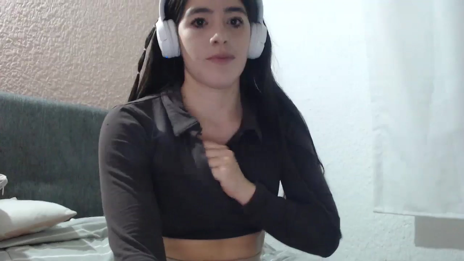 Gallery image thumbnail from Zoe_mill3r's myfreecams stream on, 12/27/2023, 02:00 image 6 of 20