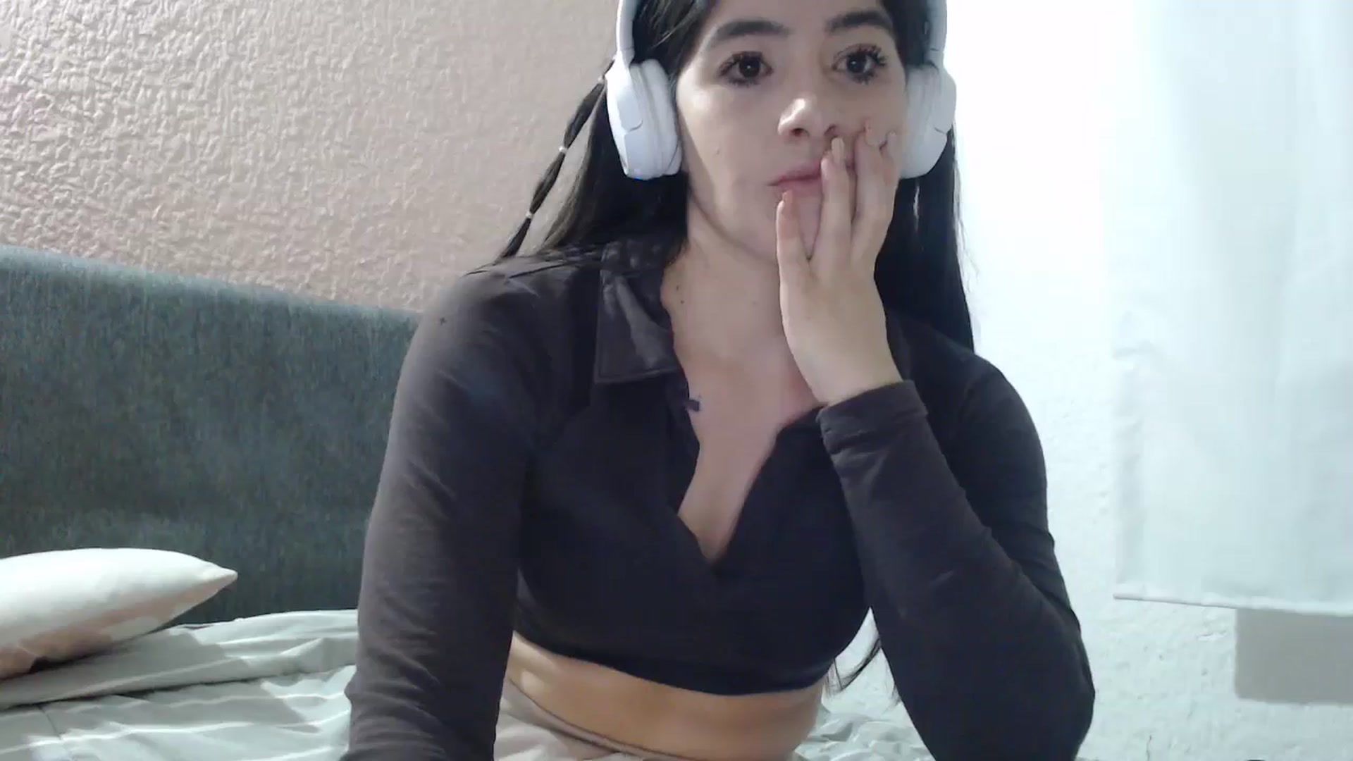 Gallery image thumbnail from Zoe_mill3r's myfreecams stream on, 12/27/2023, 02:00 image 12 of 20