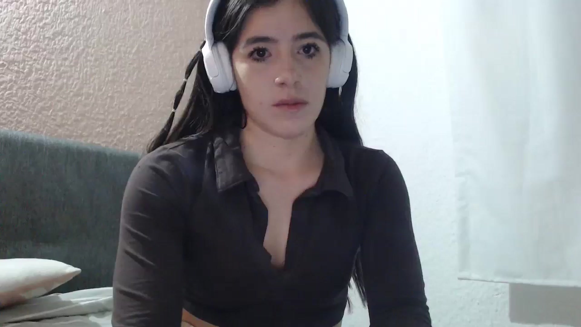 Gallery image thumbnail from Zoe_mill3r's myfreecams stream on, 12/27/2023, 02:00 image 19 of 20