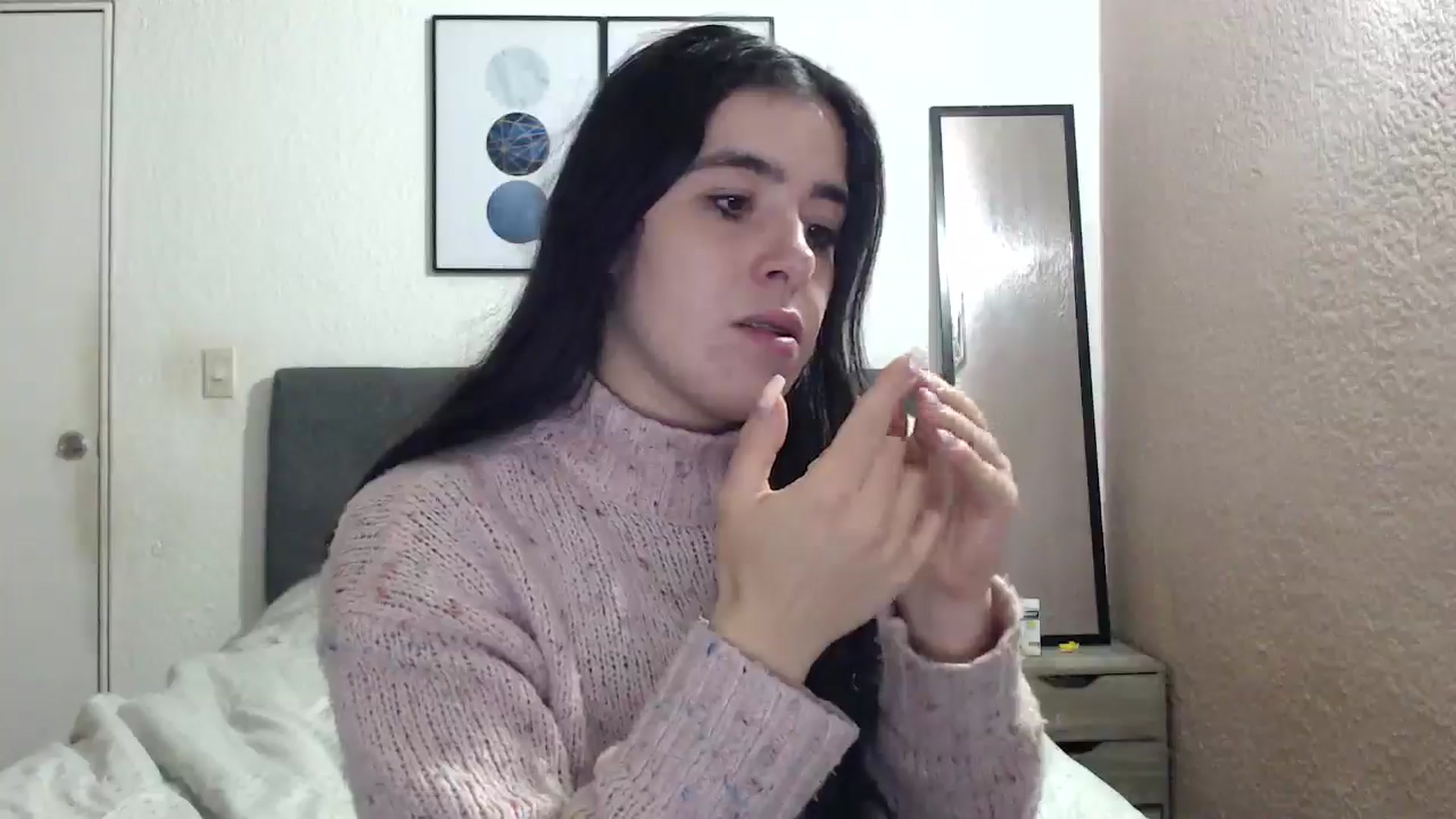 Gallery image thumbnail from Zoe_mill3r's myfreecams stream on, 06/24/2024, 10:05 image 15 of 20