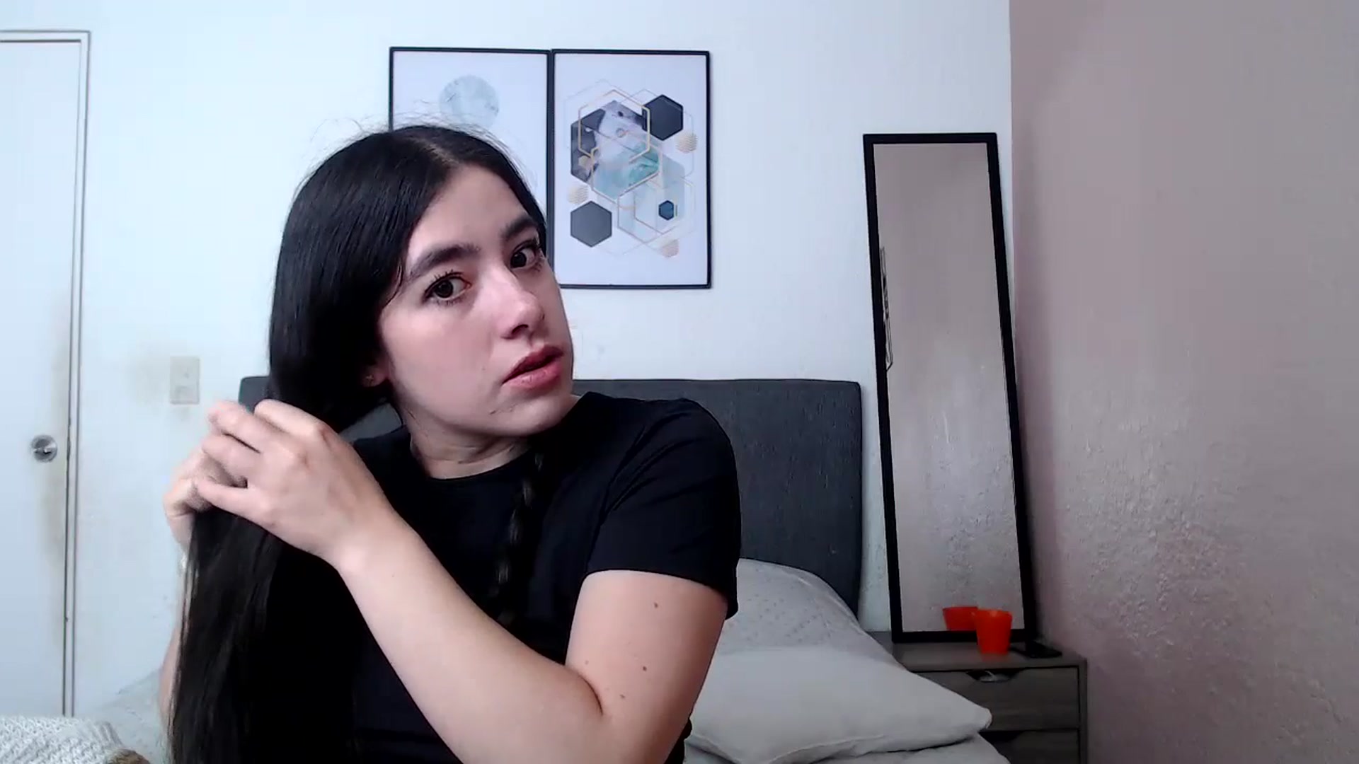 Gallery image thumbnail from Zoe_mill3r's myfreecams stream on, 07/23/2024, 17:38 image 9 of 20