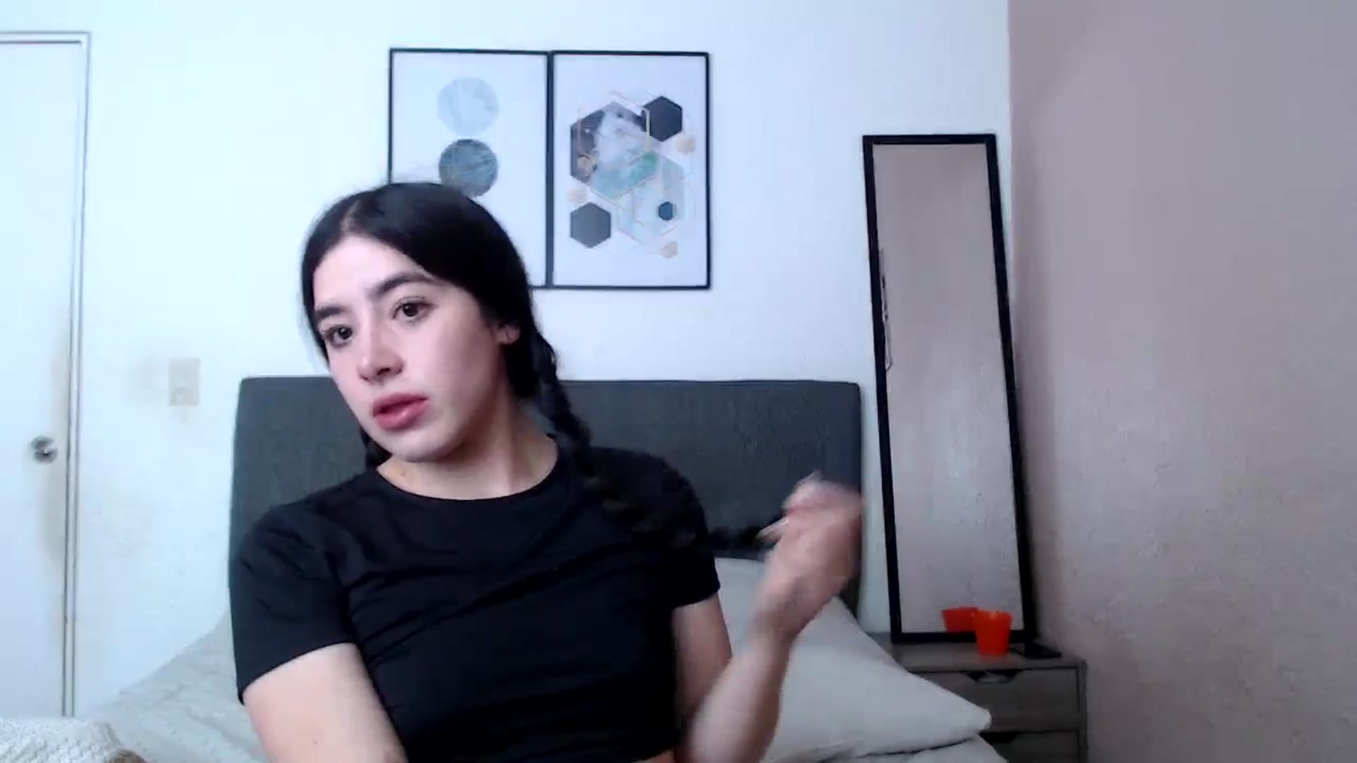 Gallery image thumbnail from Zoe_mill3r's myfreecams stream on, 07/23/2024, 17:38 image 16 of 20