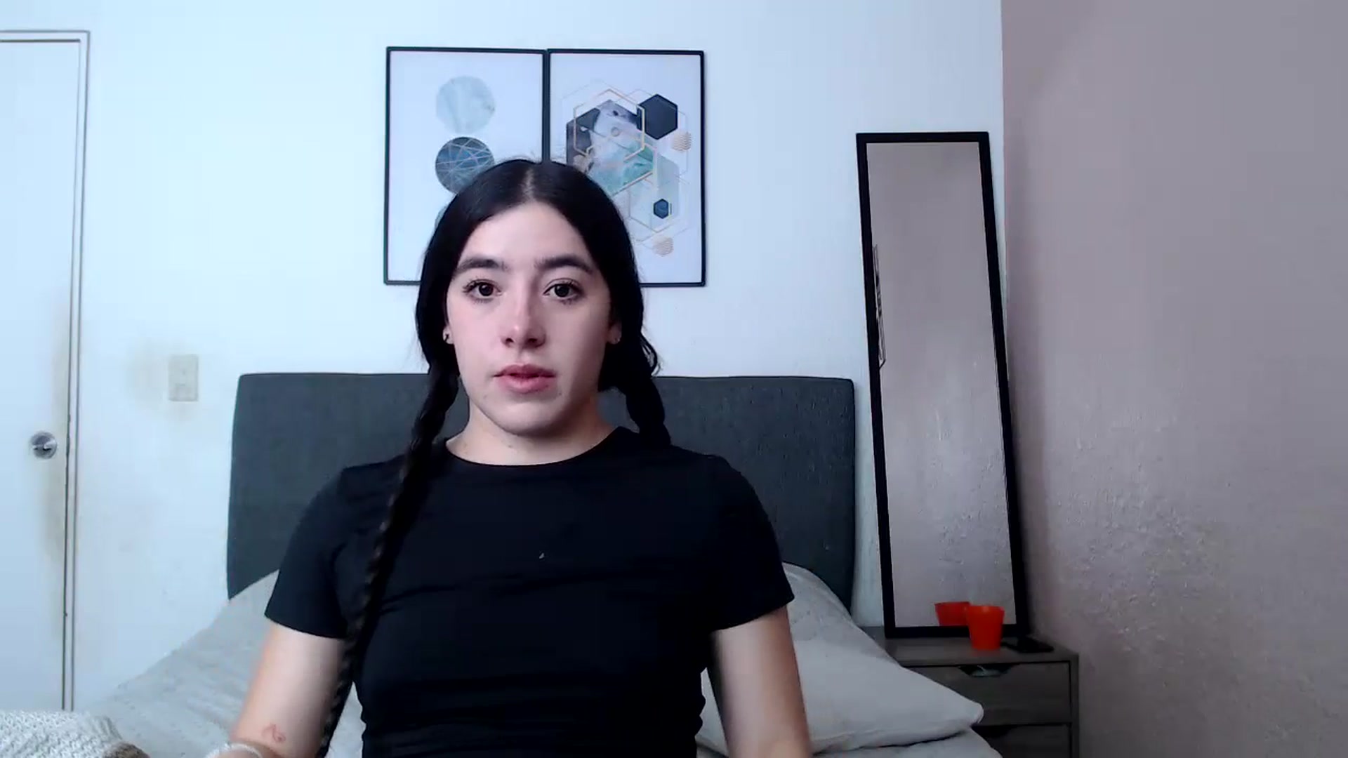 Gallery image thumbnail from Zoe_mill3r's myfreecams stream on, 07/23/2024, 17:38 image 11 of 20