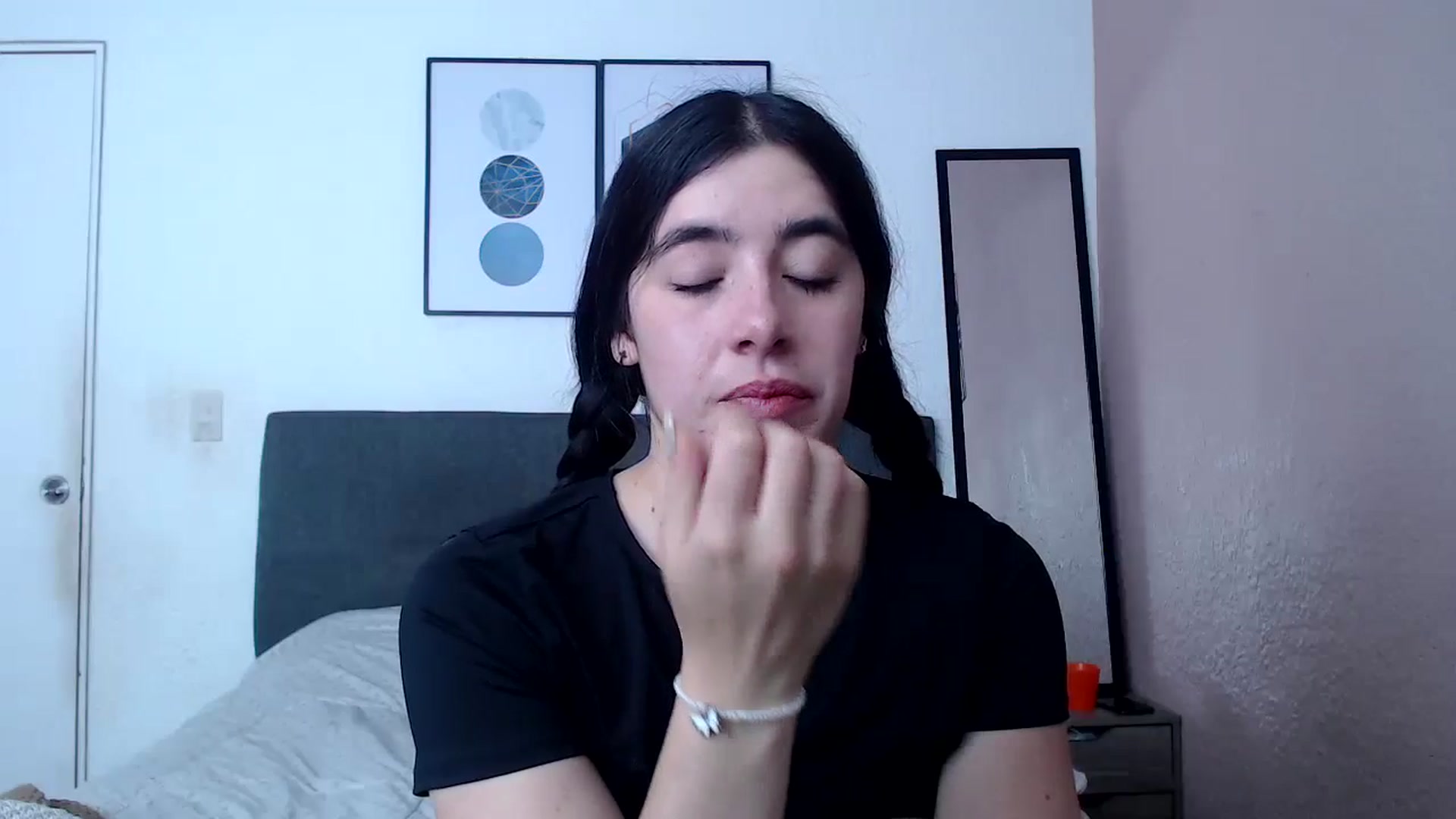 Gallery image thumbnail from Zoe_mill3r's myfreecams stream on, 07/23/2024, 18:03 image 19 of 20