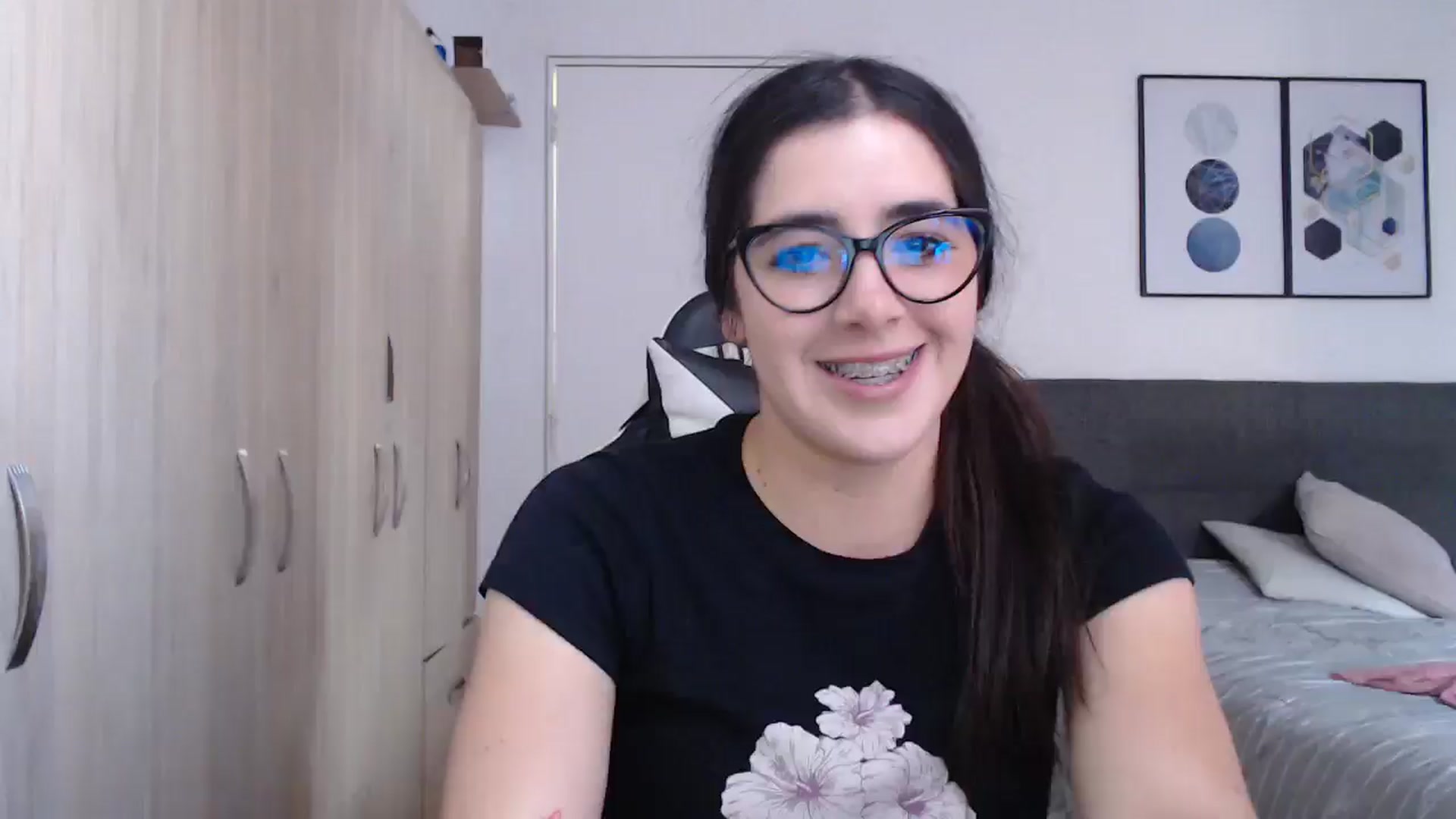 Gallery image thumbnail from Zoe_mill3r's myfreecams stream on, 08/20/2025, 18:53 image 3 of 20