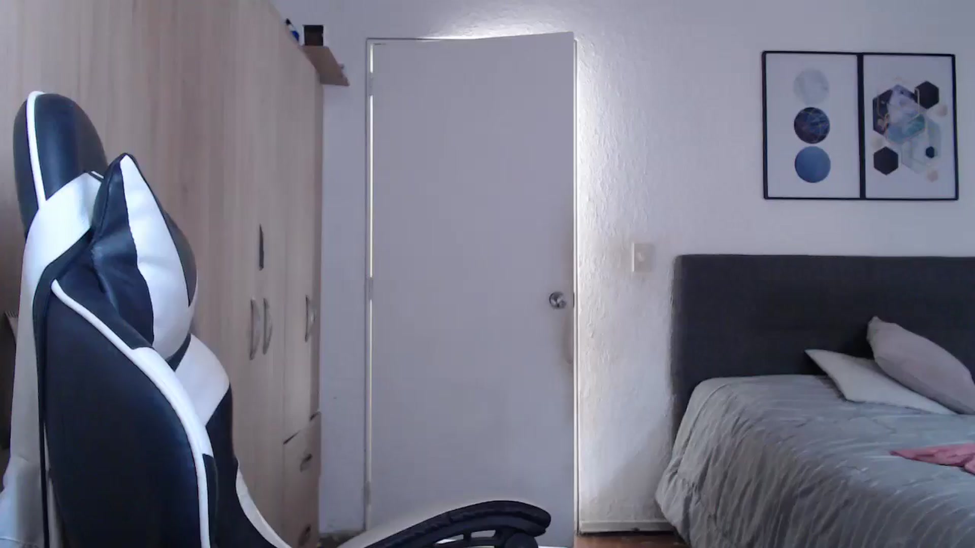 Gallery image thumbnail from Zoe_mill3r's myfreecams stream on, 08/20/2025, 18:53 image 1 of 20