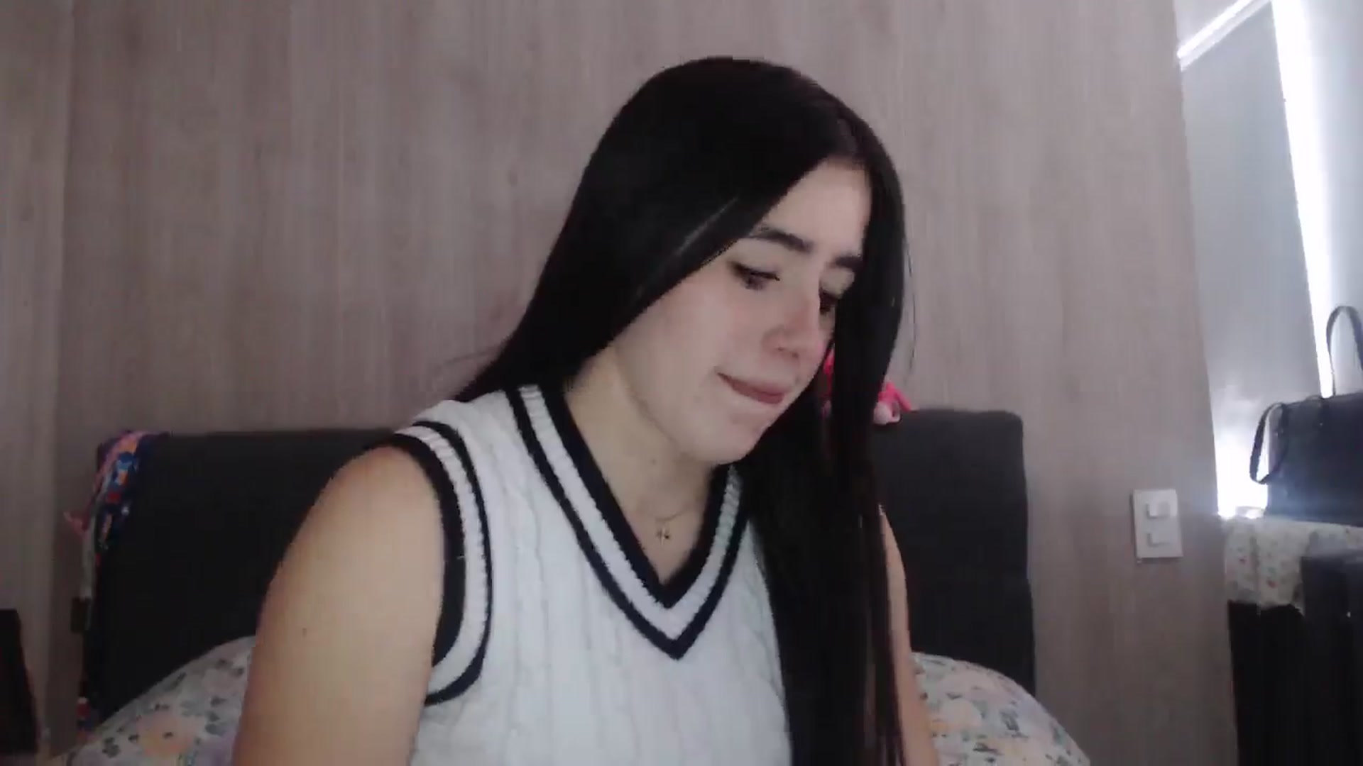 Gallery image thumbnail from Zoe_mill3r's myfreecams stream on, 09/21/2025, 16:59 image 7 of 20