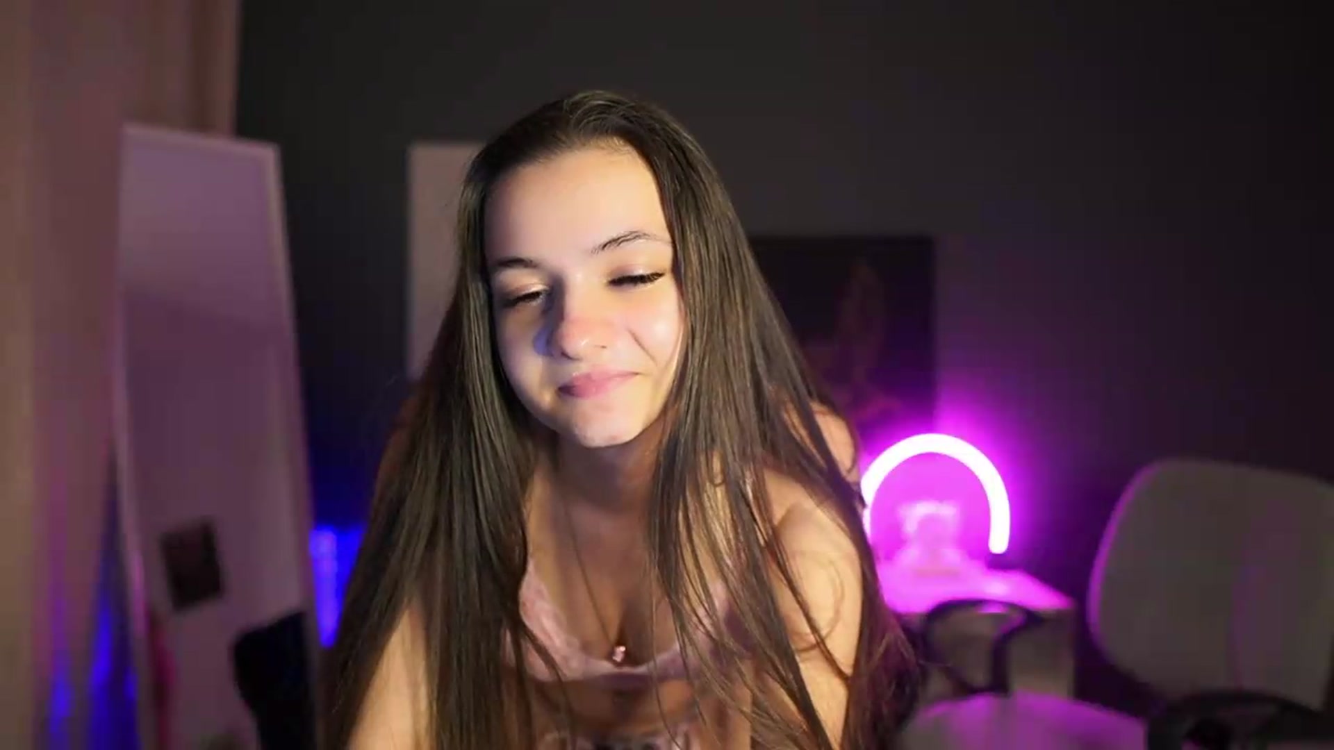 Gallery image thumbnail from Zoenica's myfreecams stream on, 07/31/2026, 16:32 image 17 of 20