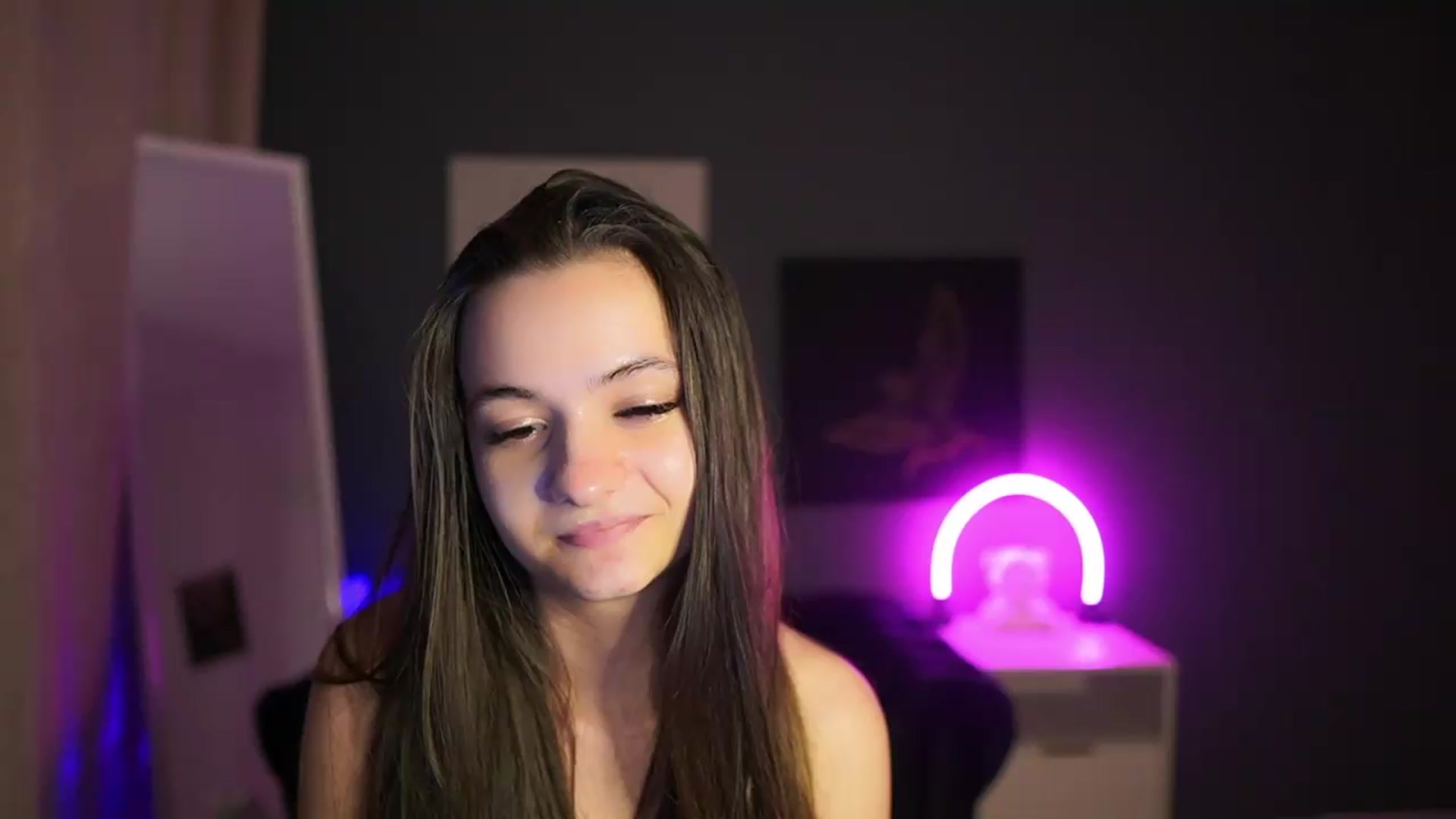 Gallery image thumbnail from Zoenica's myfreecams stream on, 07/31/2026, 17:11 image 16 of 20
