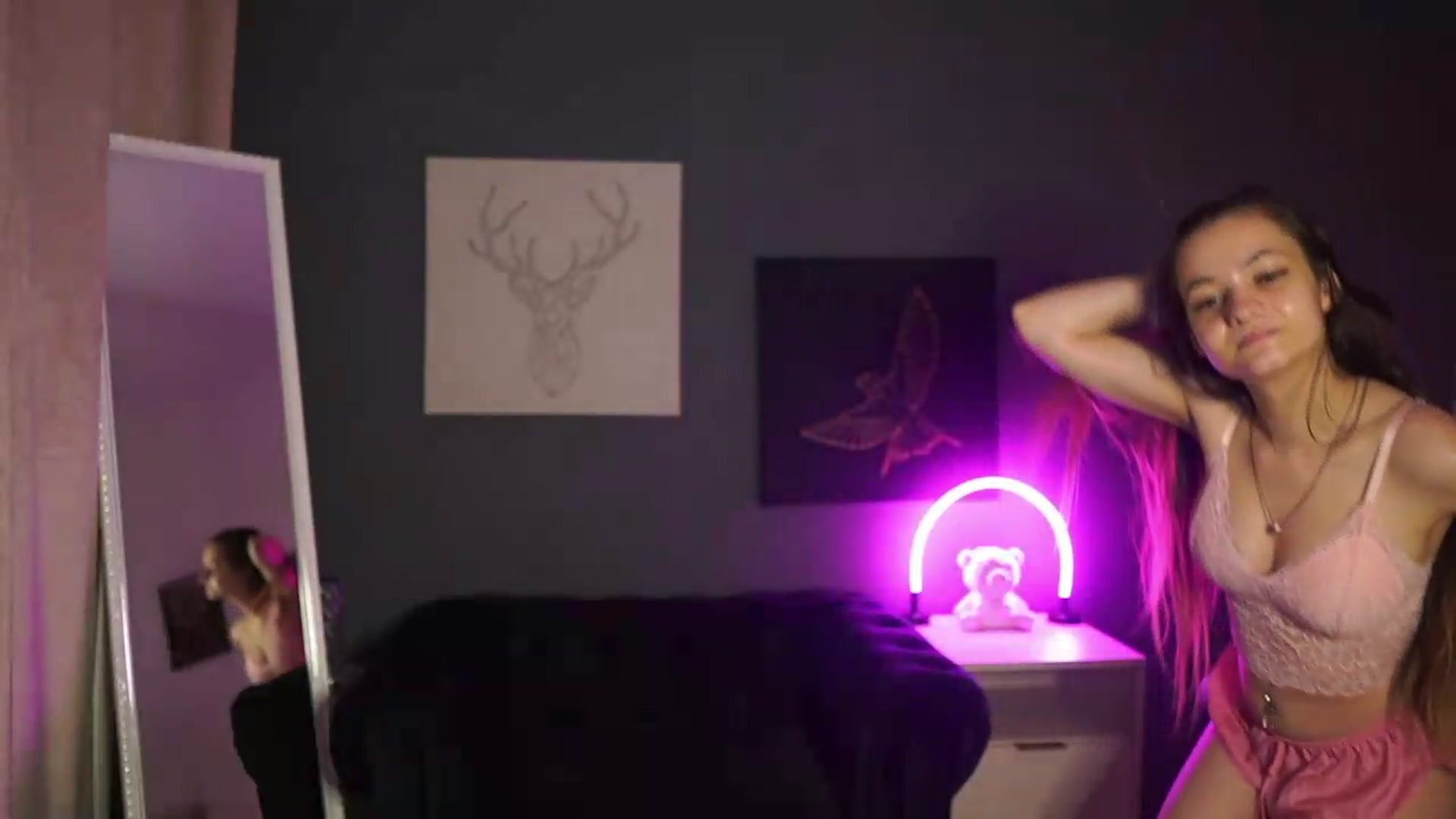 Gallery image thumbnail from Zoenica's myfreecams stream on, 08/01/2026, 17:42 image 16 of 20