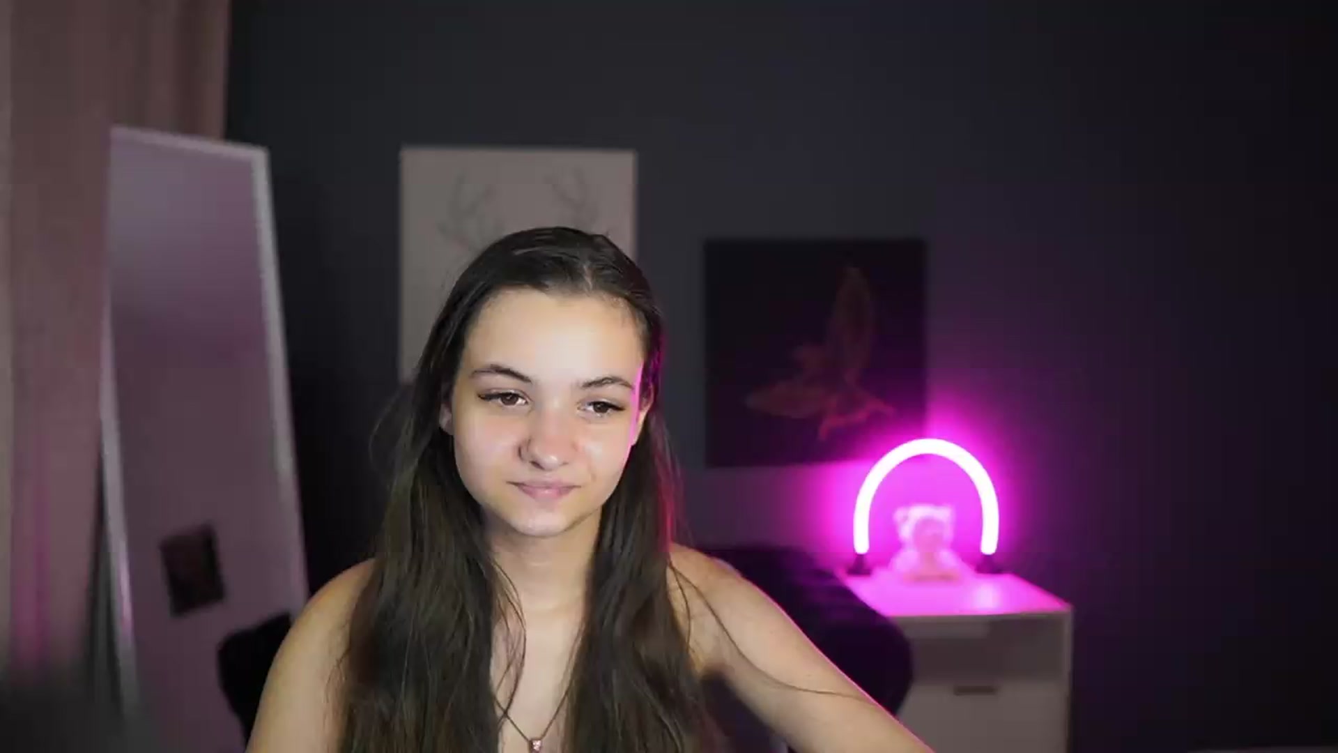 Gallery image thumbnail from Zoenica's myfreecams stream on, 08/07/2026, 15:20 image 8 of 20