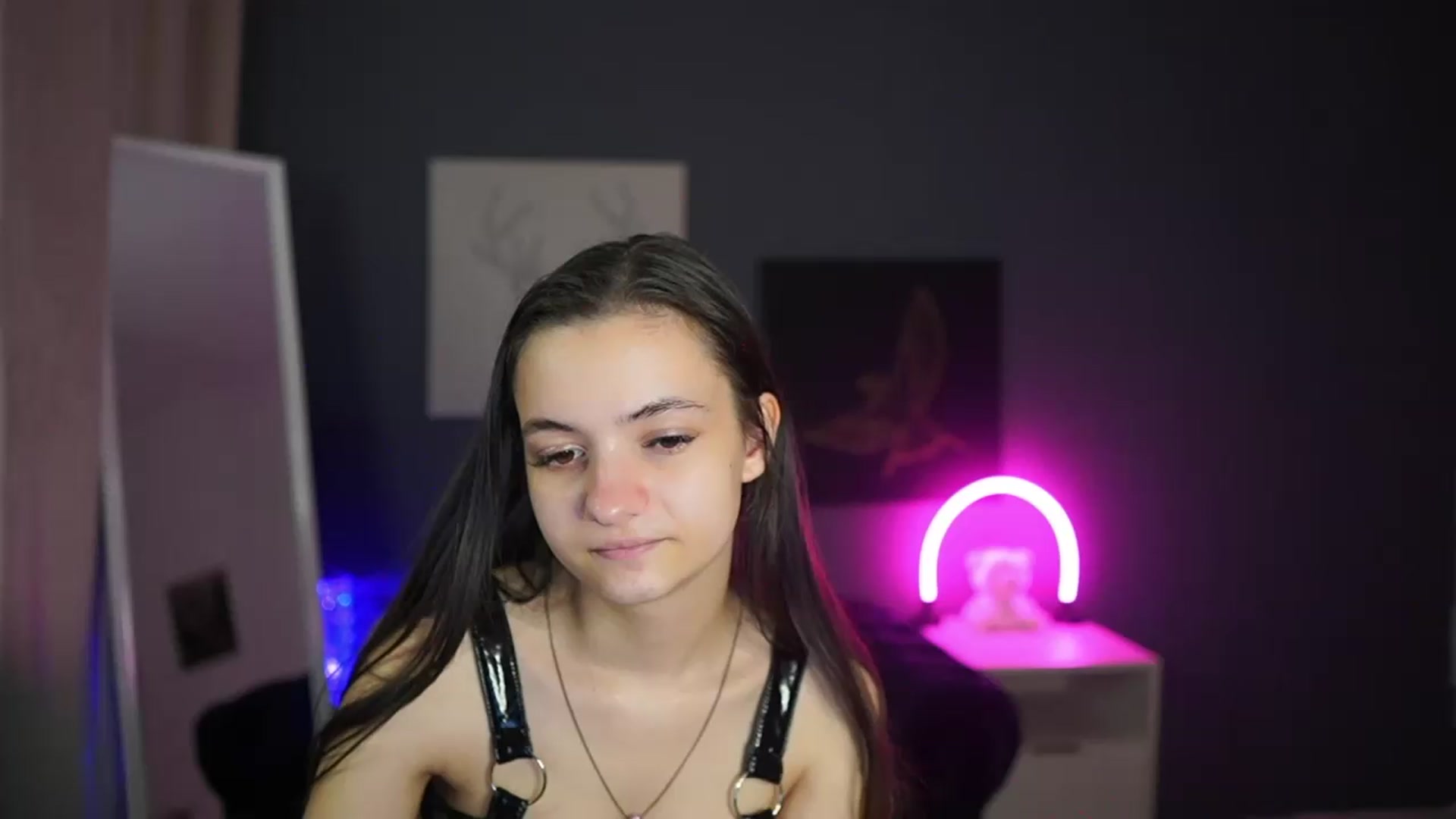 Gallery image thumbnail from Zoenica's myfreecams stream on, 08/08/2026, 14:31 image 13 of 20