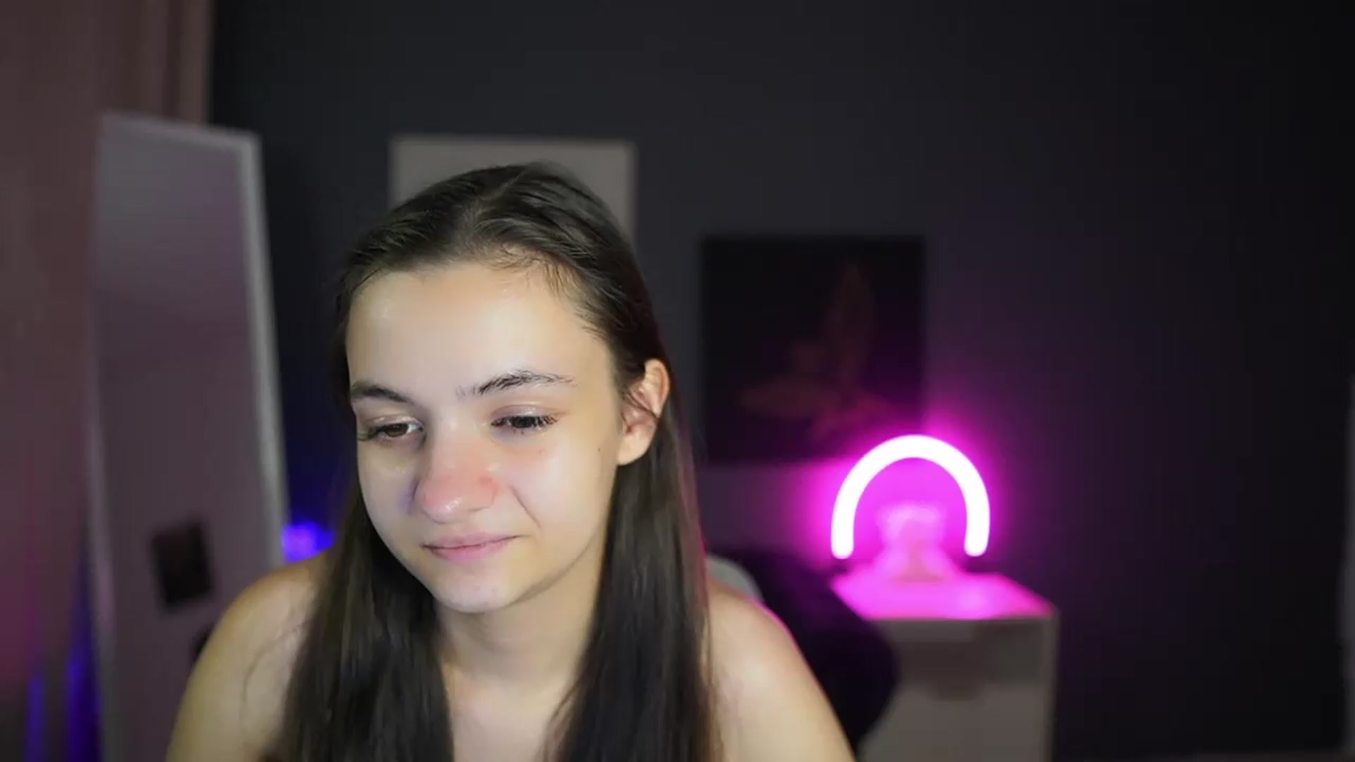 Gallery image thumbnail from Zoenica's myfreecams stream on, 08/16/2026, 19:53 image 2 of 20