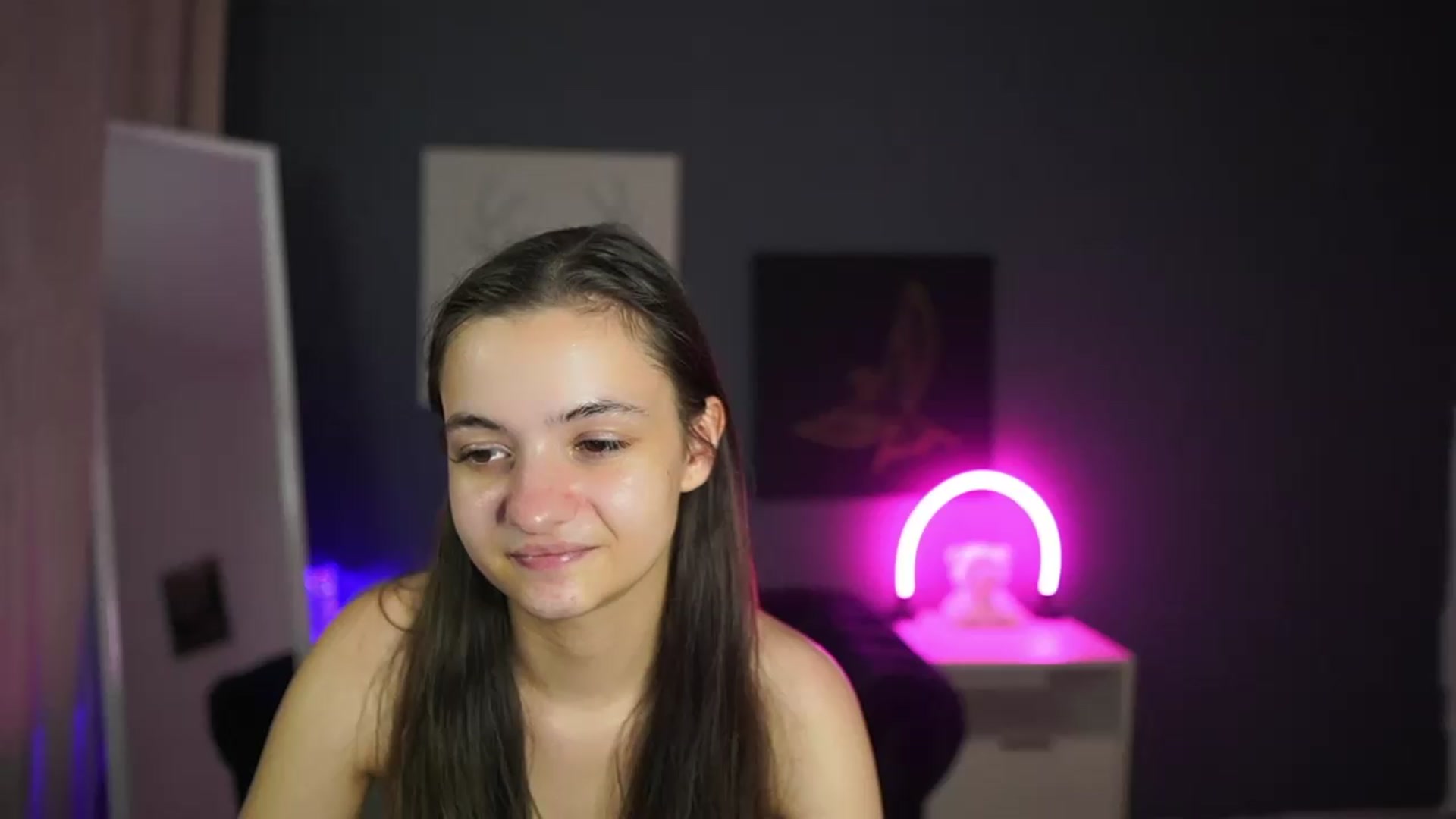Gallery image thumbnail from Zoenica's myfreecams stream on, 08/16/2026, 19:53 image 5 of 20