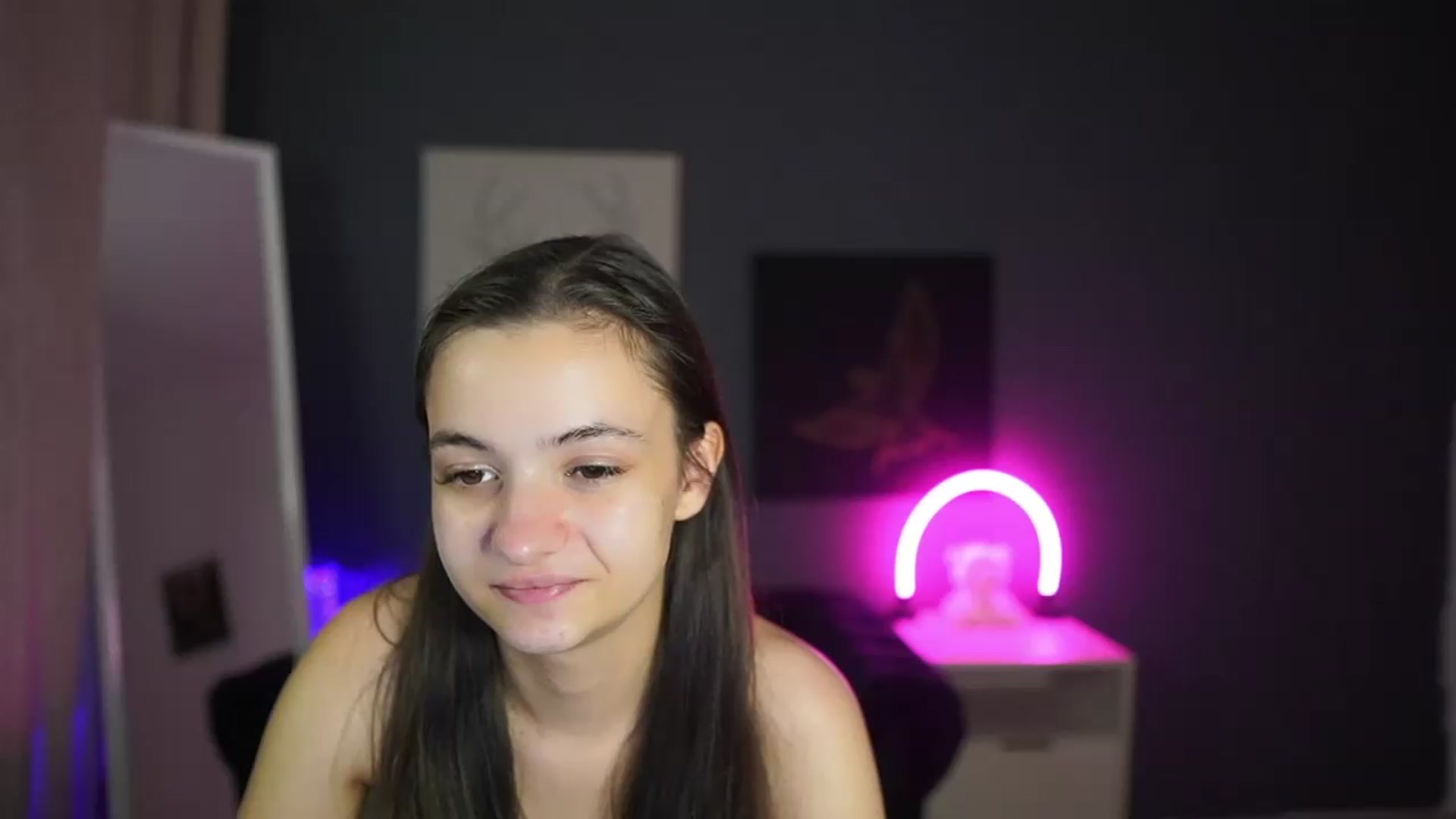 Gallery image thumbnail from Zoenica's myfreecams stream on, 08/16/2026, 19:53 image 4 of 20