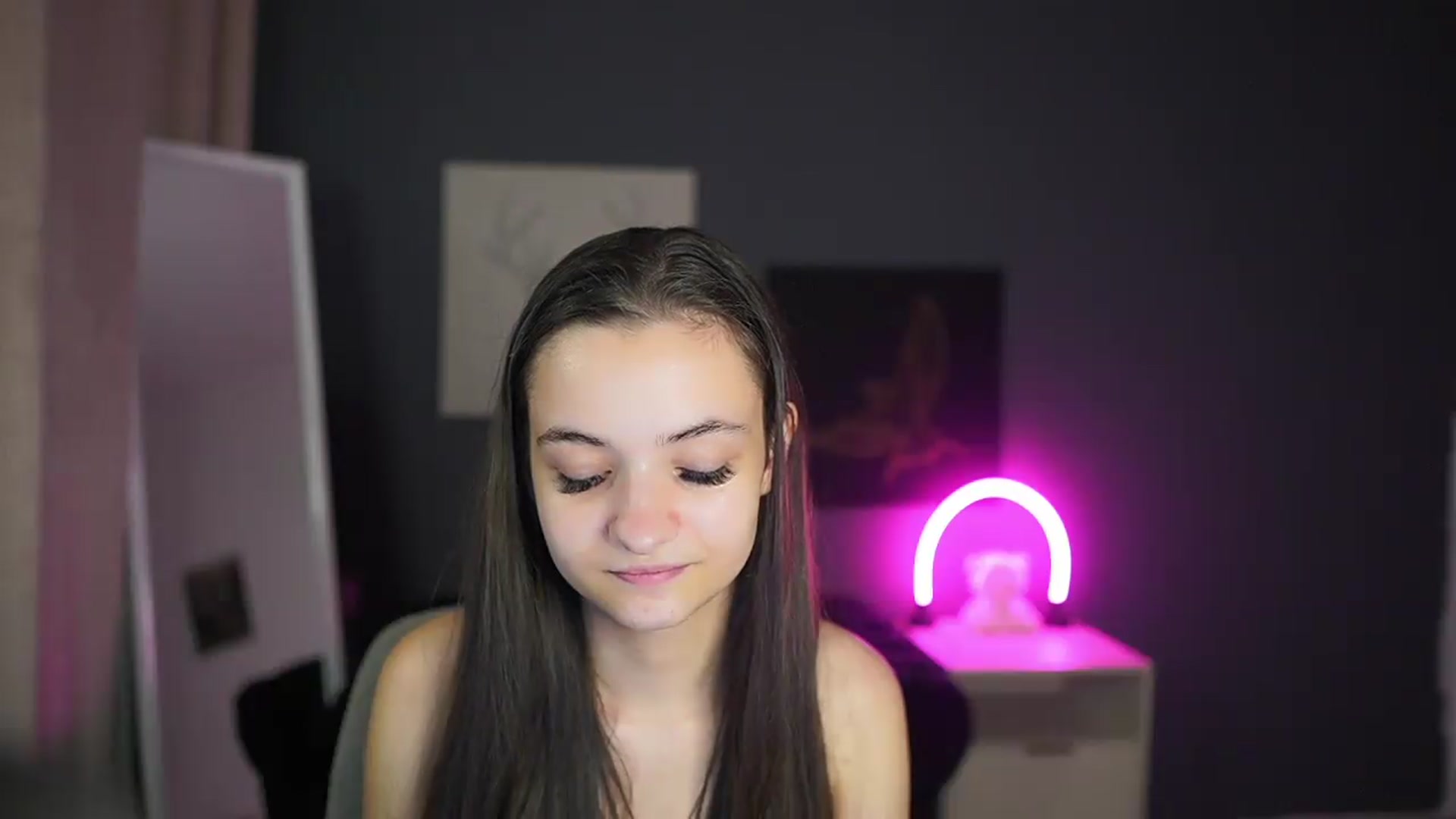 Gallery image thumbnail from Zoenica's myfreecams stream on, 08/20/2026, 14:21 image 12 of 20