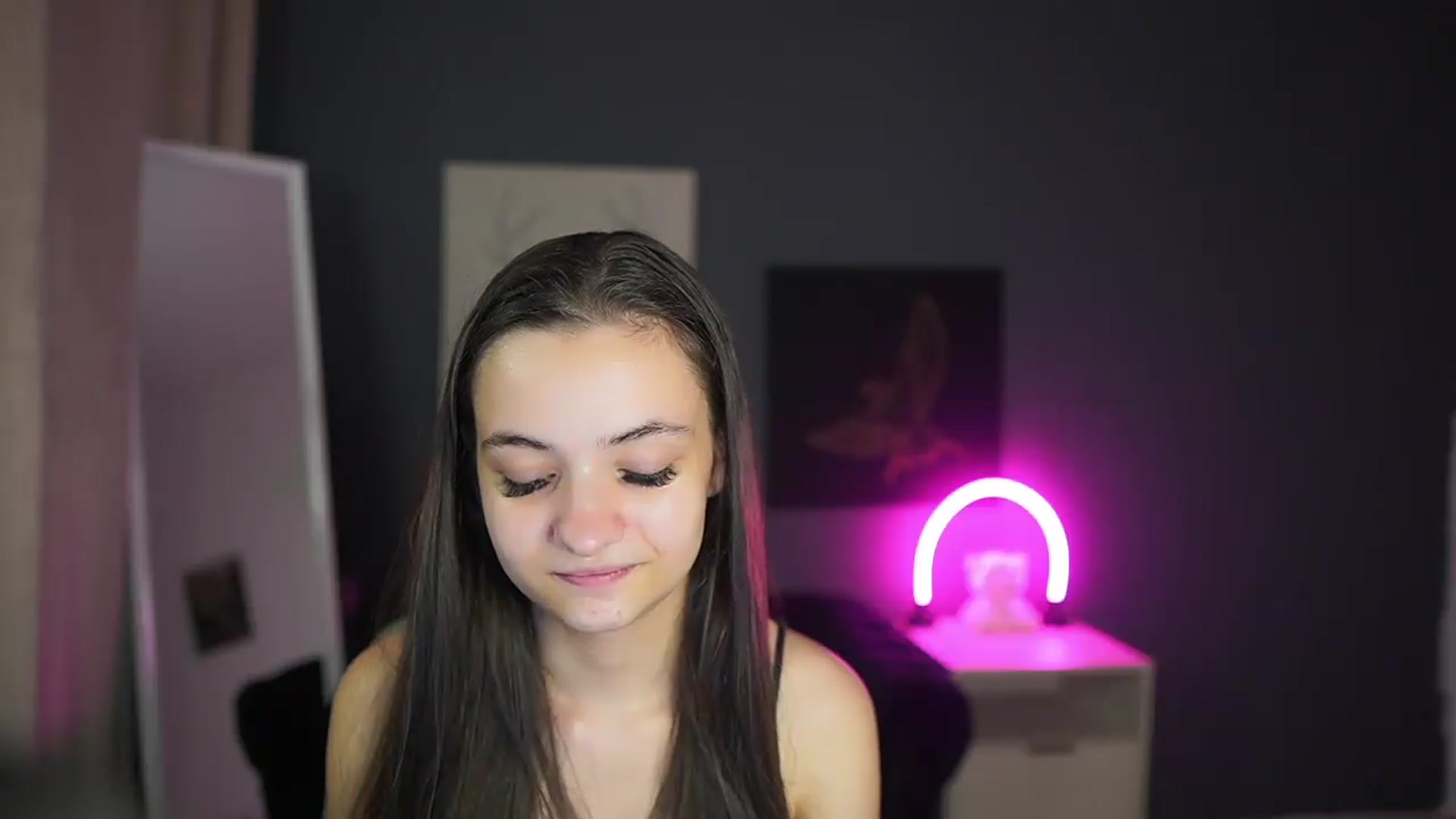 Gallery image thumbnail from Zoenica's myfreecams stream on, 08/20/2026, 14:21 image 18 of 20