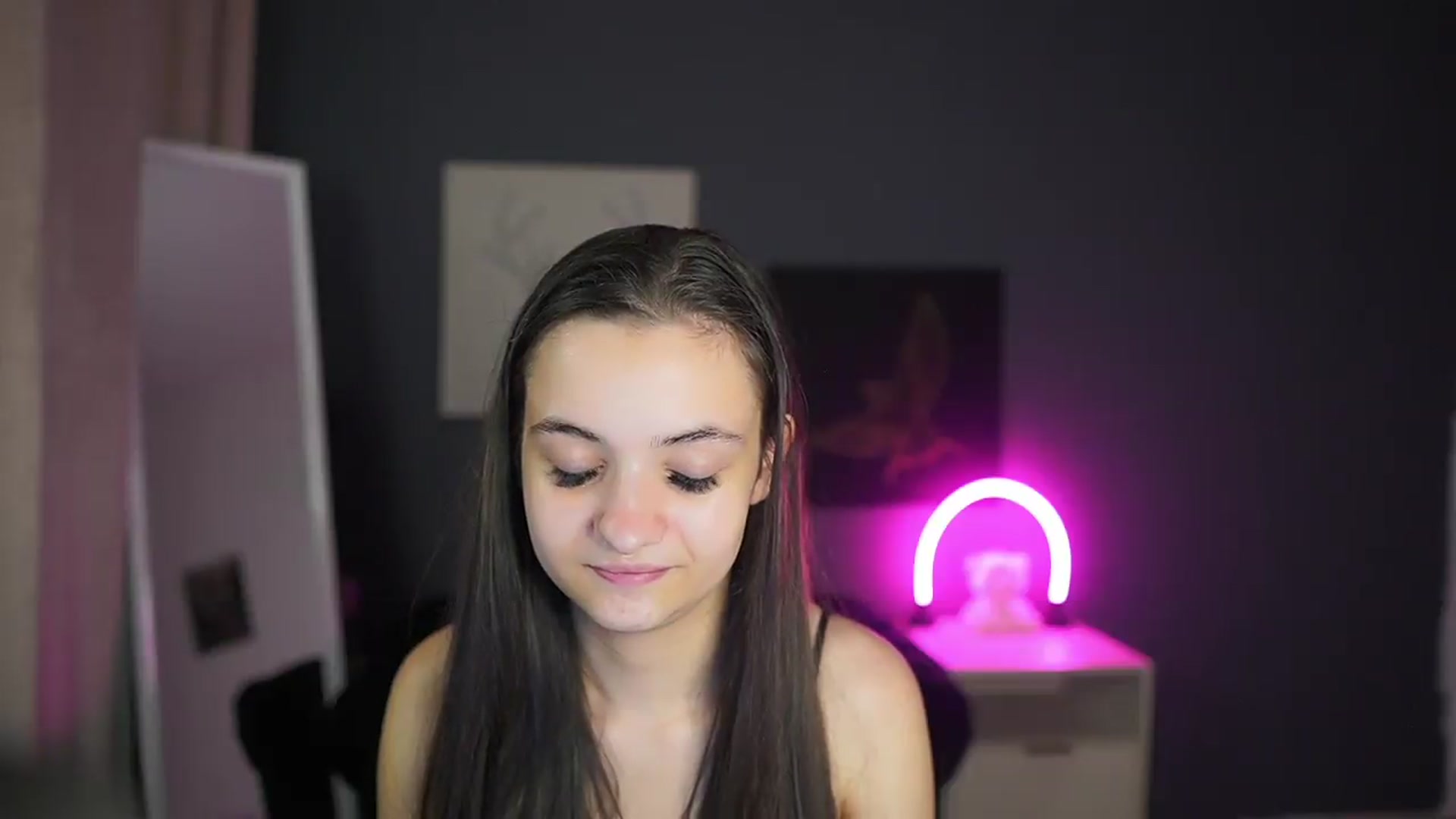 Gallery image thumbnail from Zoenica's myfreecams stream on, 08/20/2026, 14:21 image 11 of 20