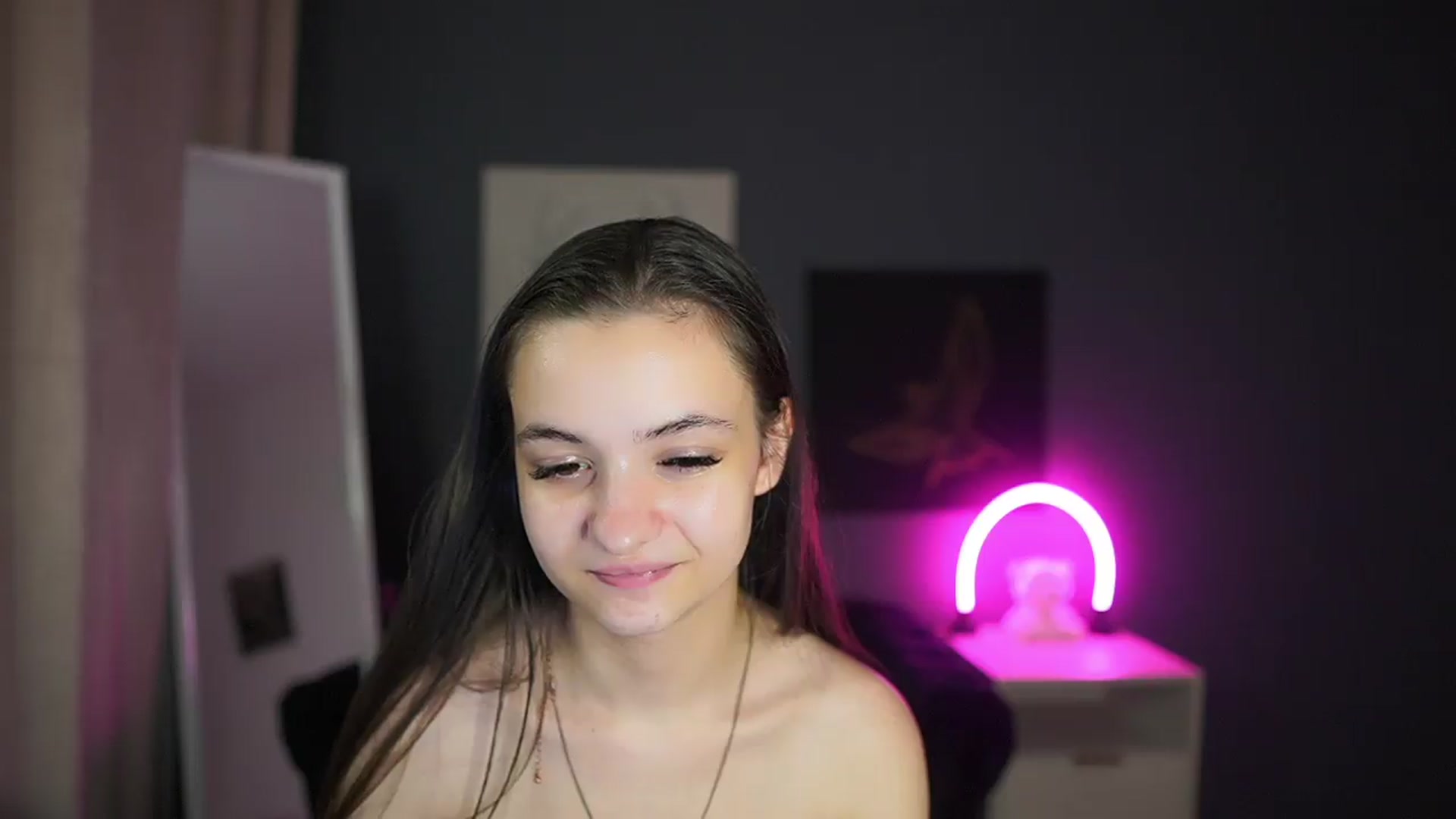 Gallery image thumbnail from Zoenica's myfreecams stream on, 08/20/2026, 16:39 image 2 of 20