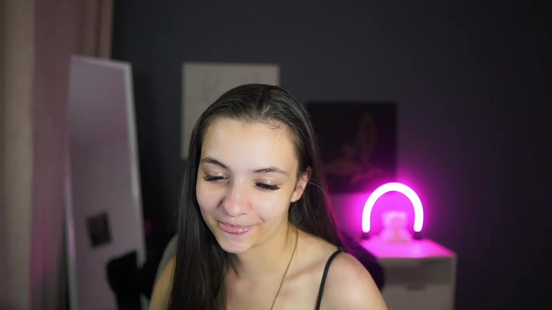 Gallery image thumbnail from Zoenica's myfreecams stream on, 08/20/2026, 16:39 image 4 of 20