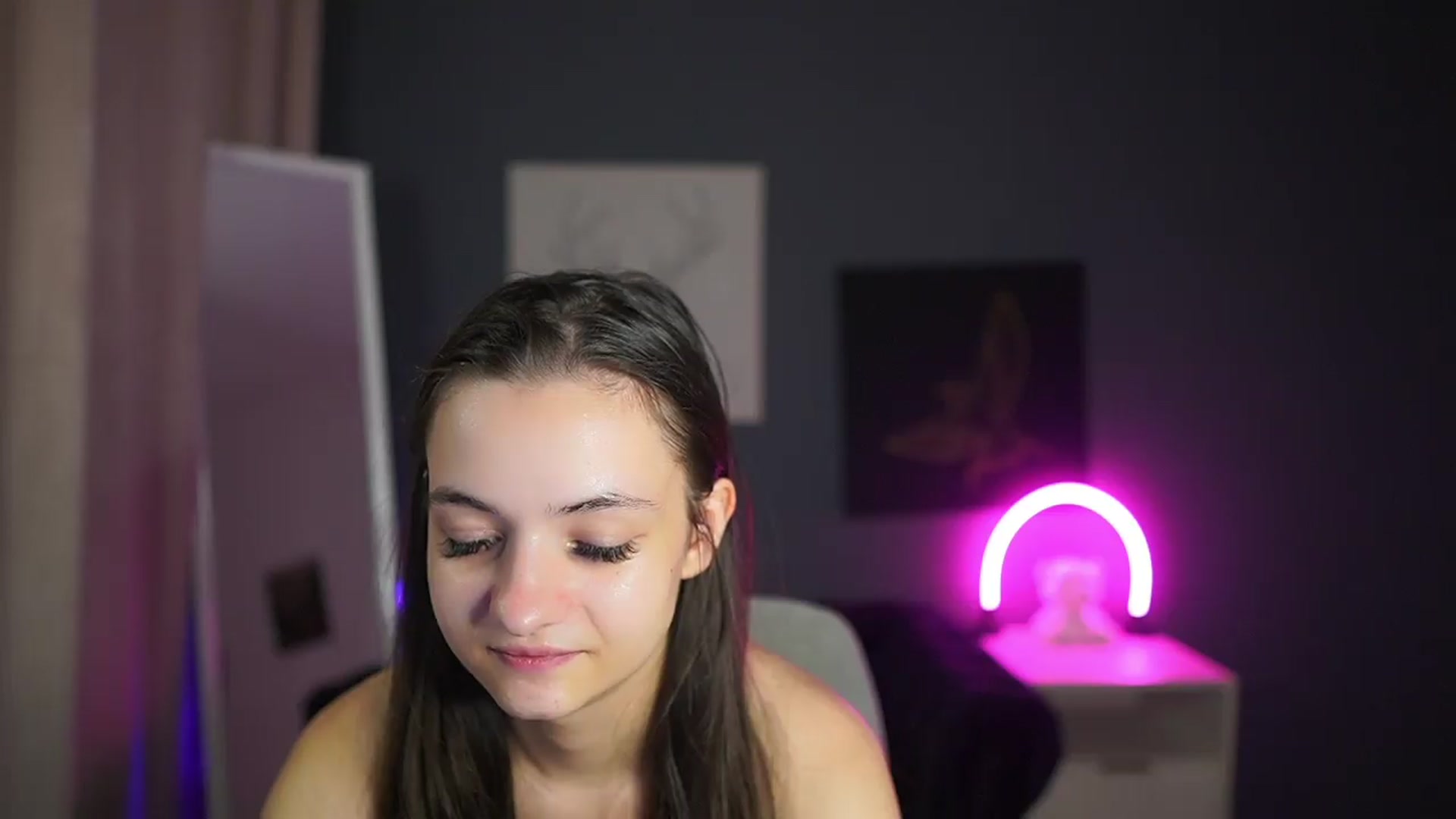 Gallery image thumbnail from Zoenica's myfreecams stream on, 08/25/2026, 13:11 image 14 of 20