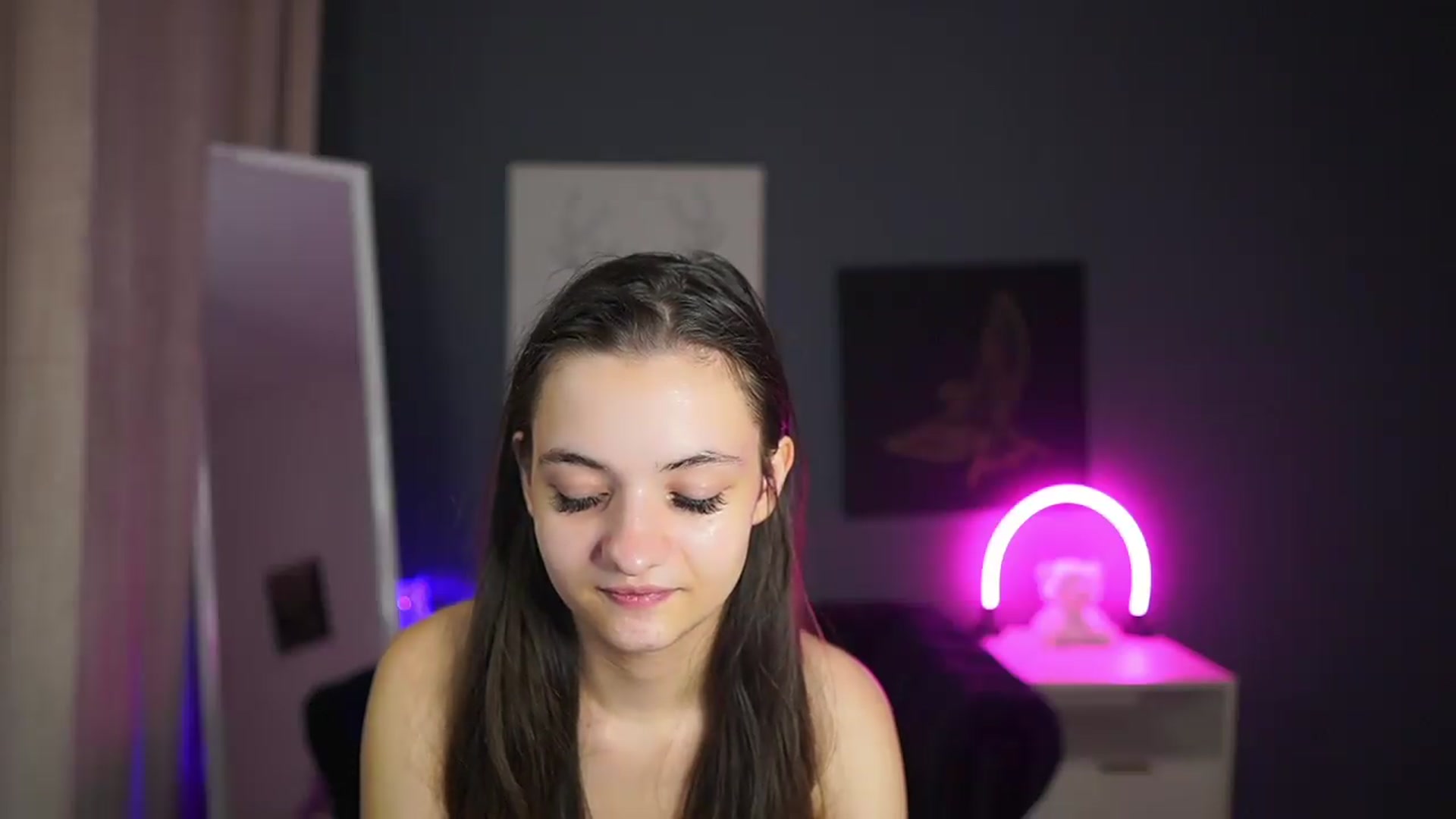 Gallery image thumbnail from Zoenica's myfreecams stream on, 08/25/2026, 13:11 image 12 of 20