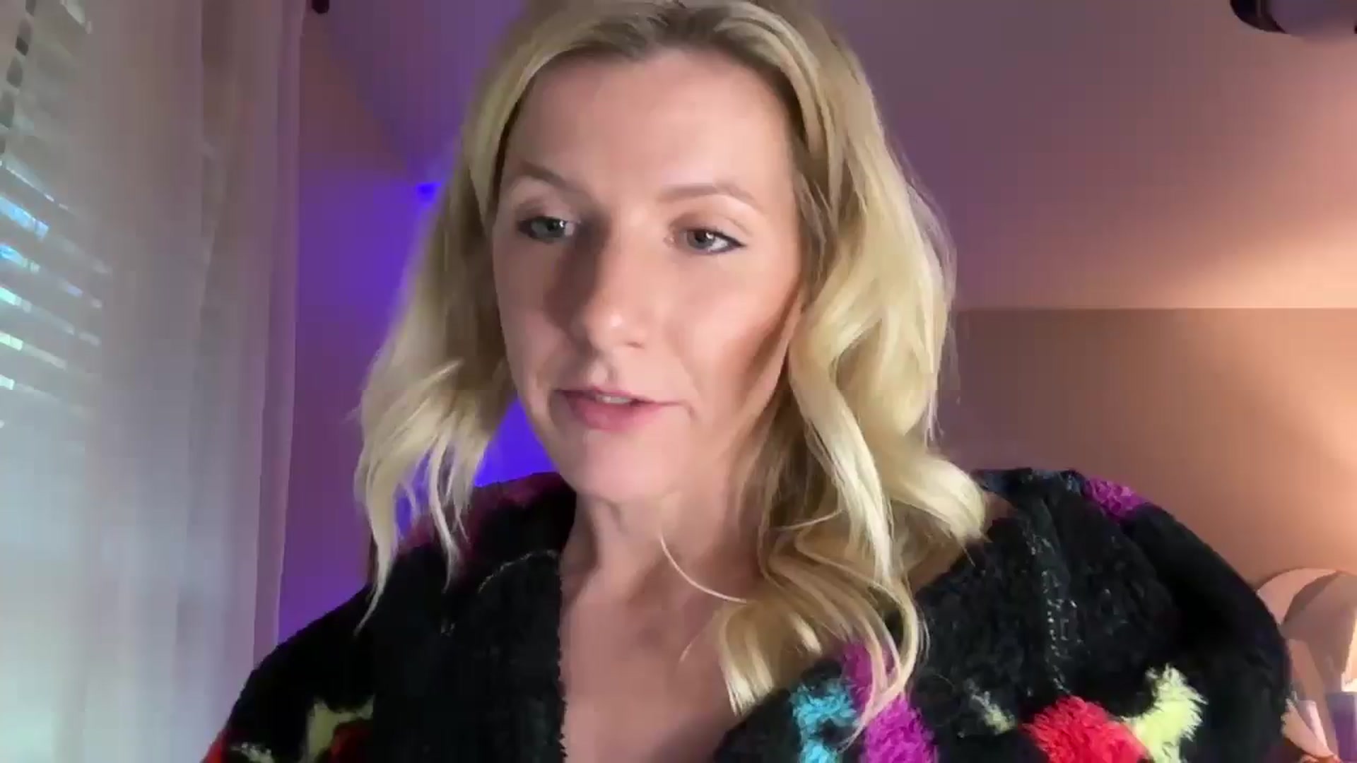 Gallery image thumbnail from ZoeyDanner's myfreecams stream on, 11/28/2024, 20:23 image 9 of 20