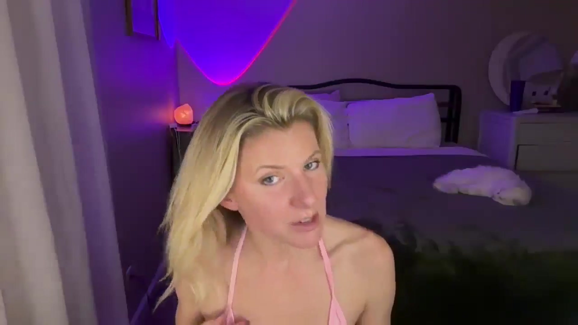 Gallery image thumbnail from ZoeyDanner's myfreecams stream on, 12/03/2024, 11:02 image 17 of 20