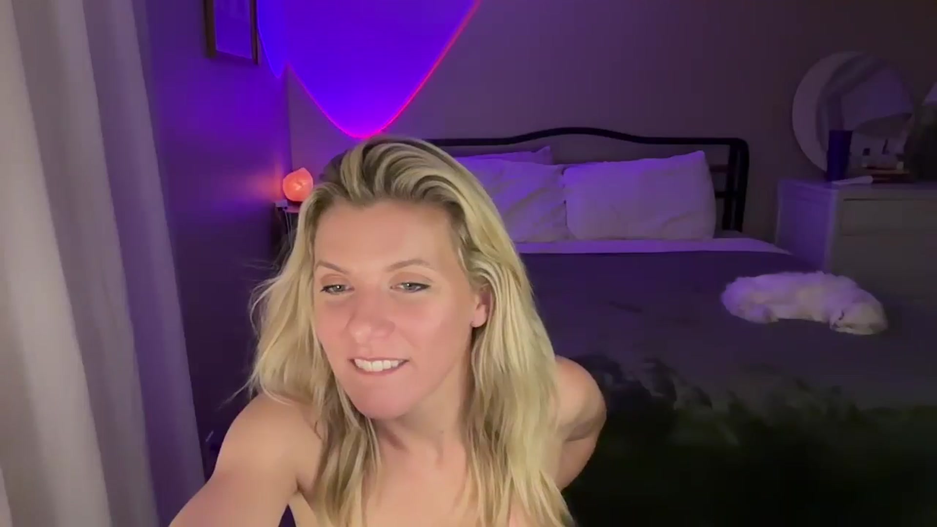 Gallery image thumbnail from ZoeyDanner's myfreecams stream on, 12/03/2024, 11:02 image 2 of 20