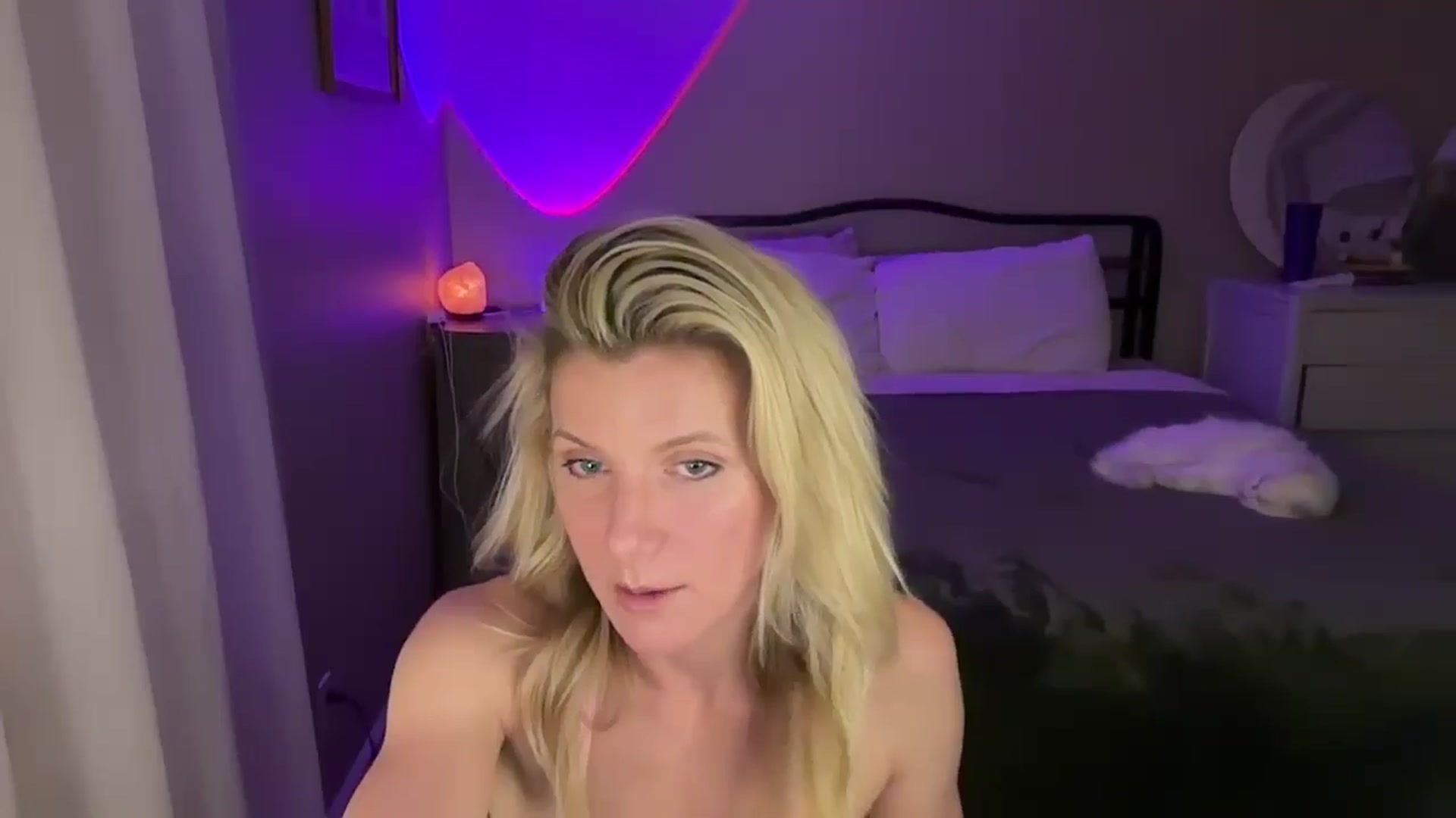 Gallery image thumbnail from ZoeyDanner's myfreecams stream on, 12/03/2024, 11:02 image 20 of 20