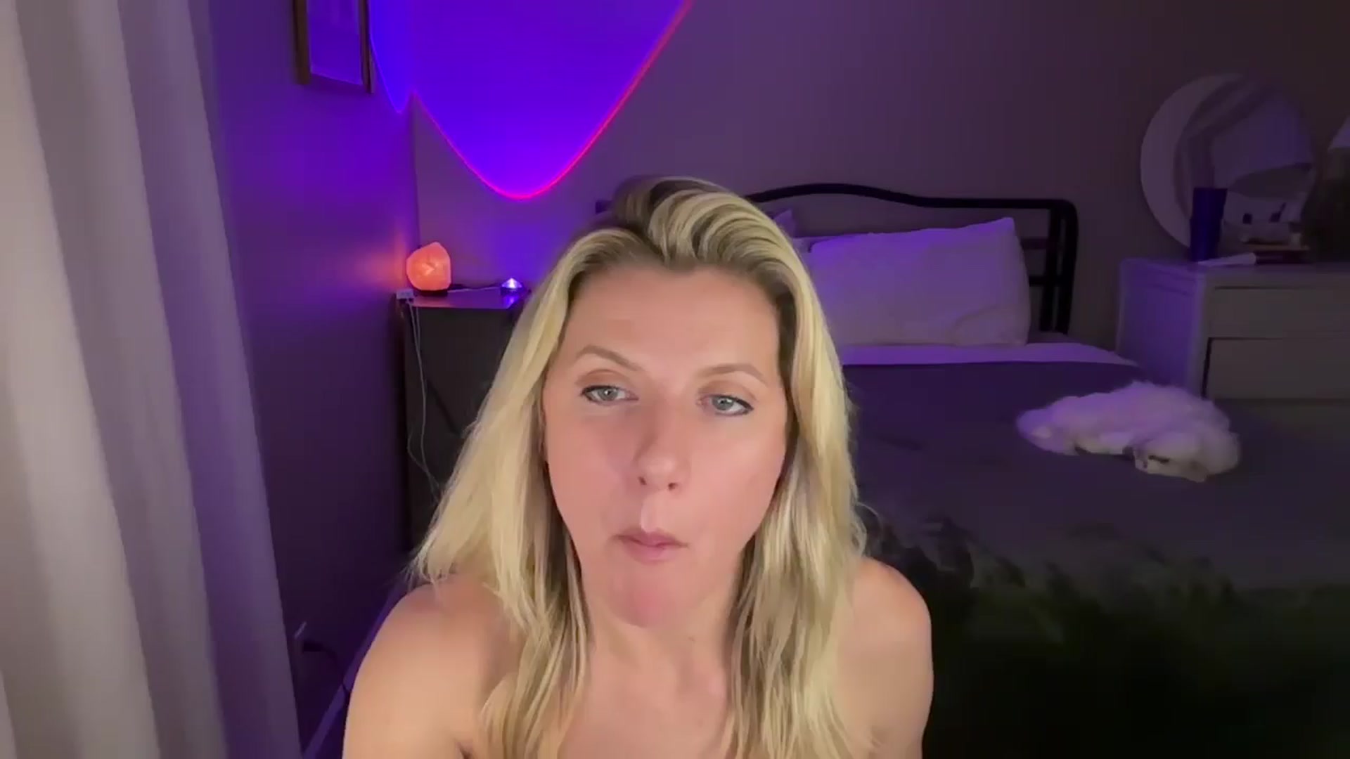 Gallery image thumbnail from ZoeyDanner's myfreecams stream on, 12/03/2024, 11:02 image 11 of 20